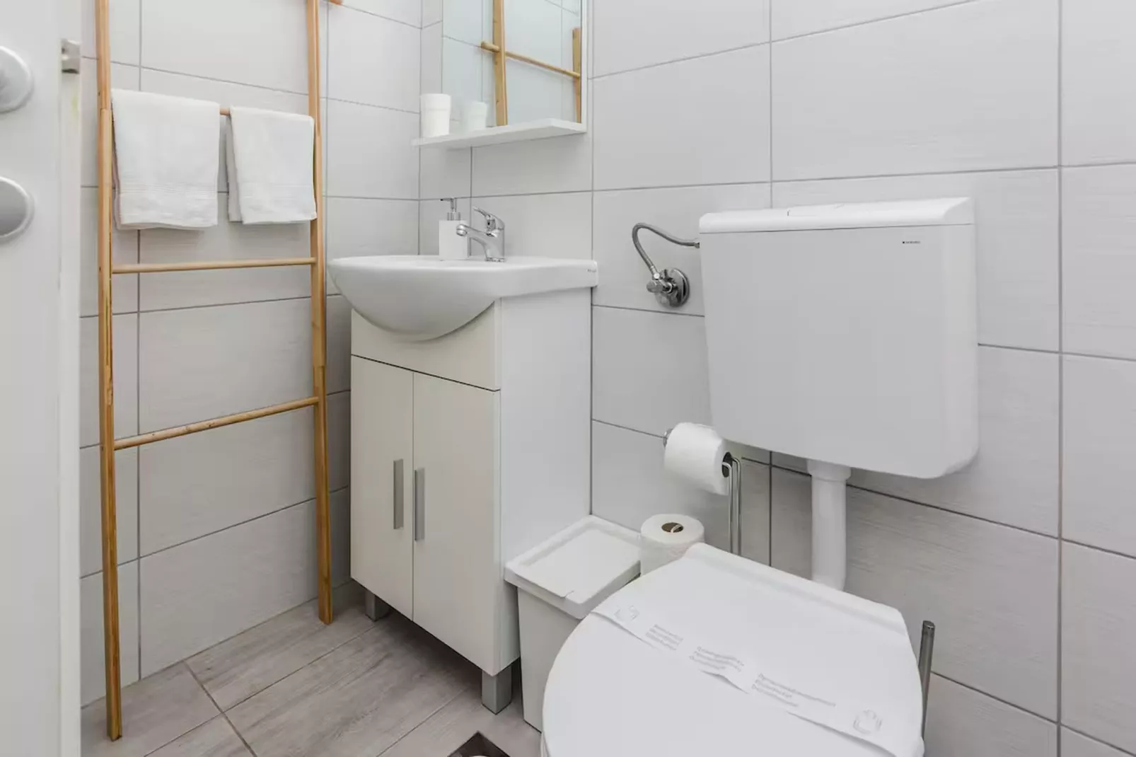 Royal Selection with Pool - One - Badkamer