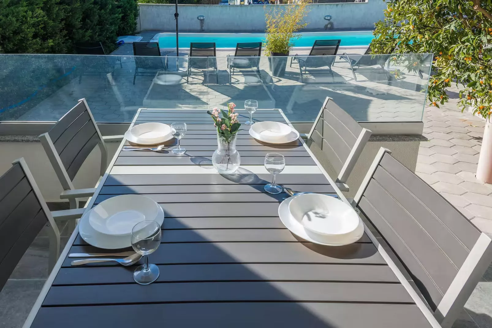 Royal Selection with Pool - Two - Terrasbalkon