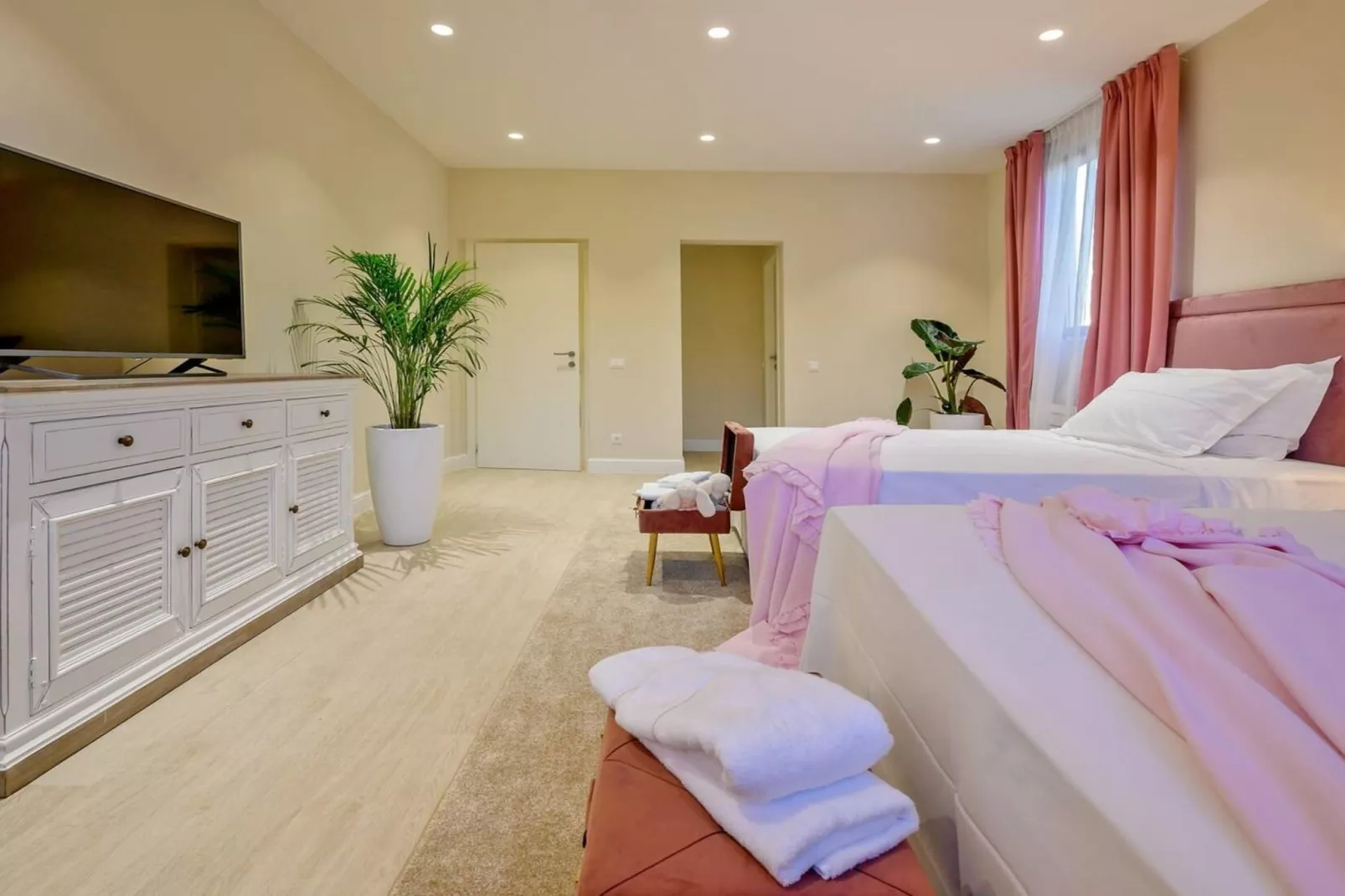 Luxury Seafront Villa Raquel Solta with Pool, Gym - Slaapkamer