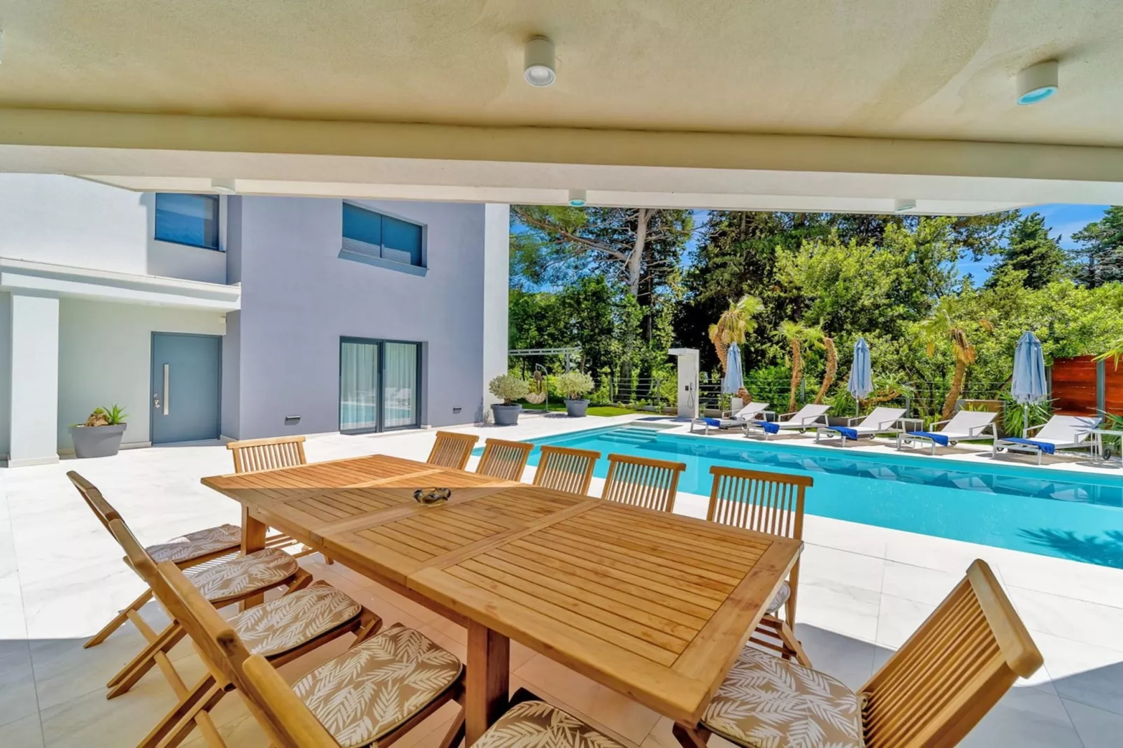 Luxury Villa Velvet Bourbon Split w/ Pool & Tennis - Terrasbalkon