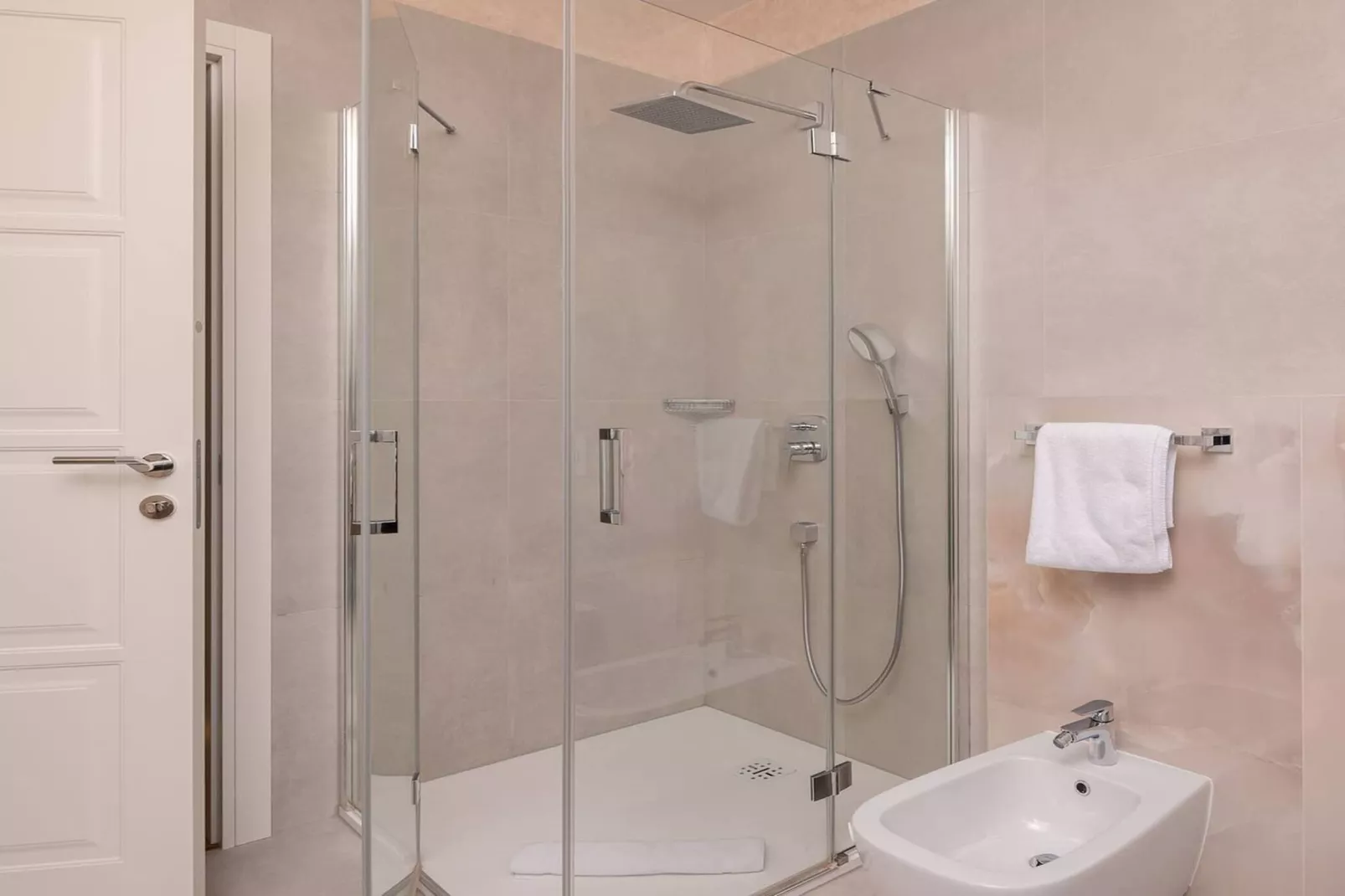 Luxury Seafront Villa Castello Rogoznica with Pool - Badkamer