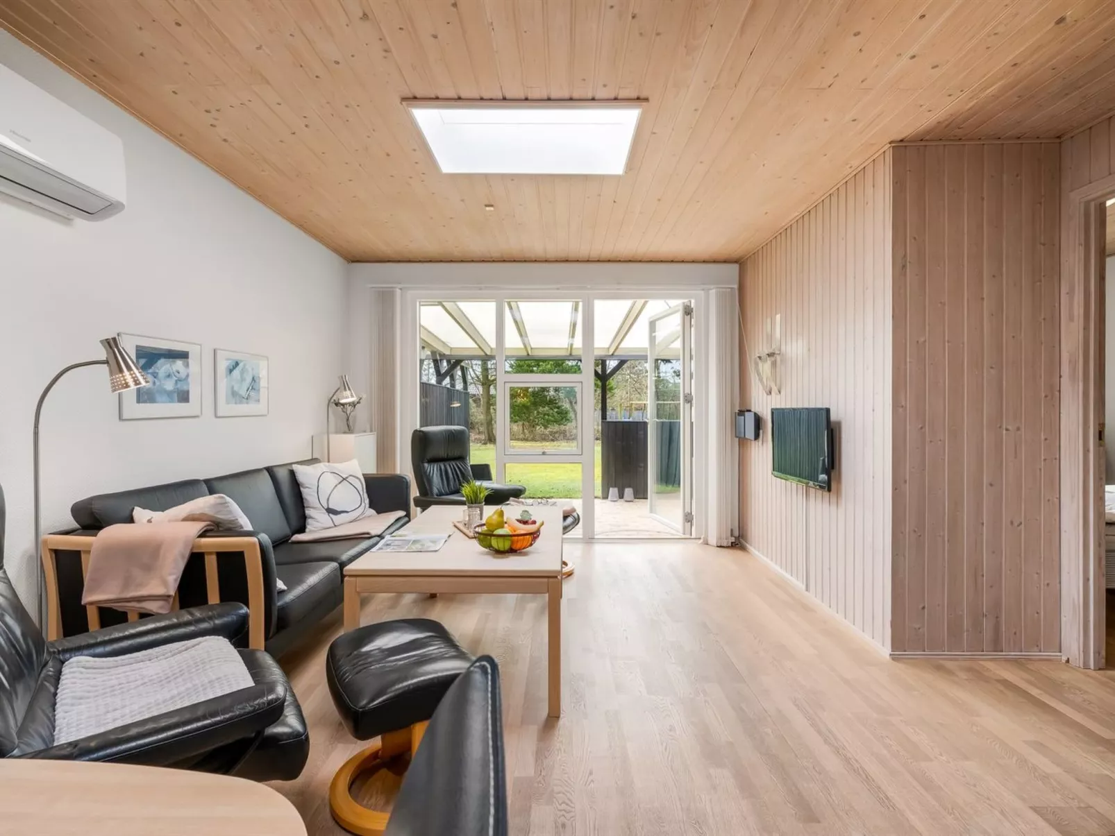 "Ragnborg" - 900m from the sea - Binnen