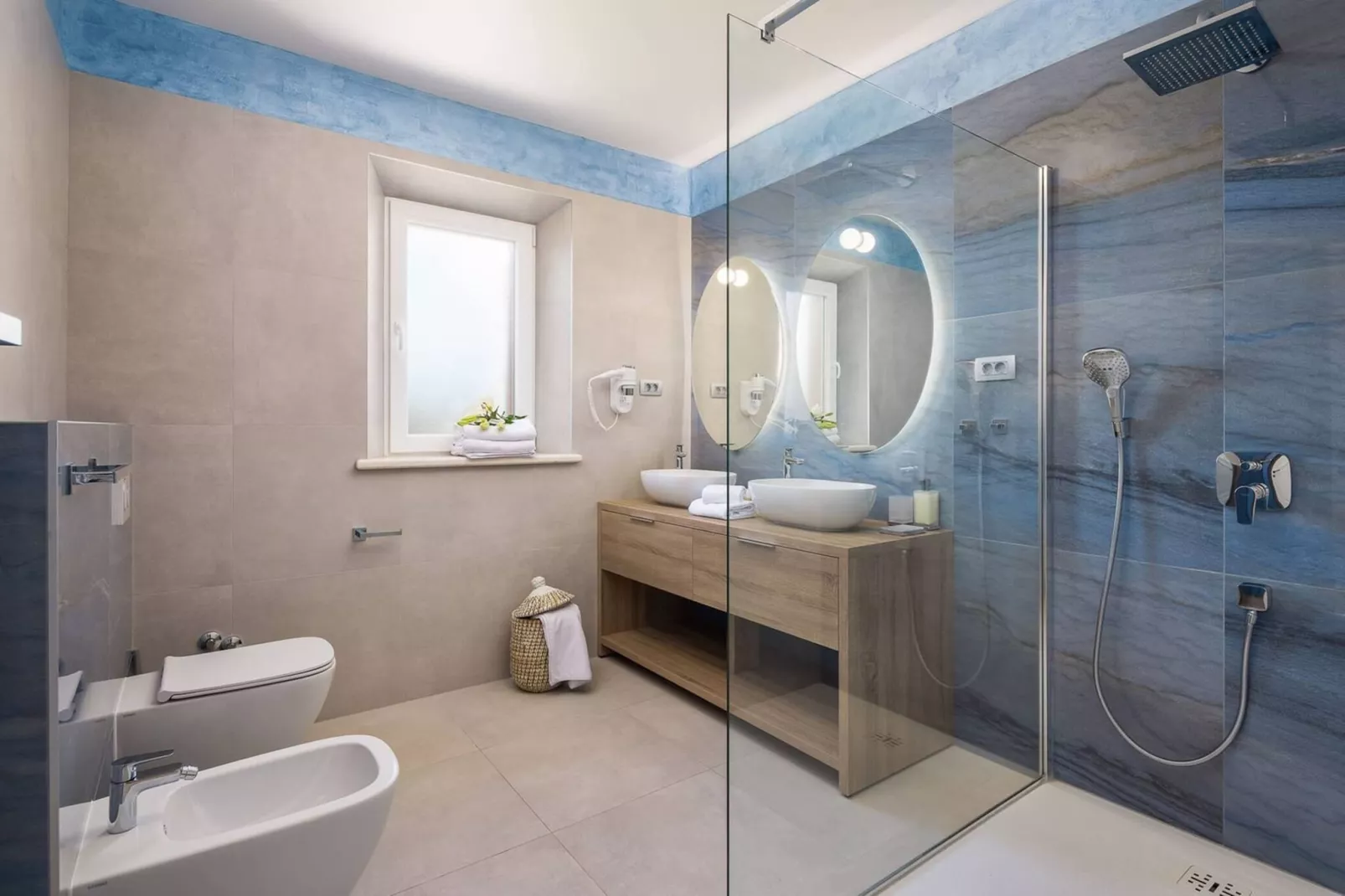 Luxury Seafront Villa Castello Rogoznica with Pool - Badkamer