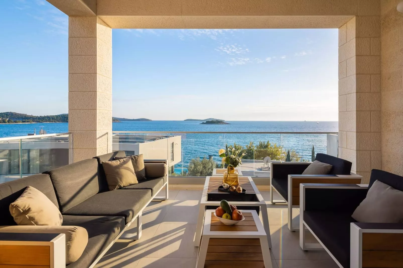 Luxury Seafront Villa Castello Rogoznica with Pool - Terrasbalkon