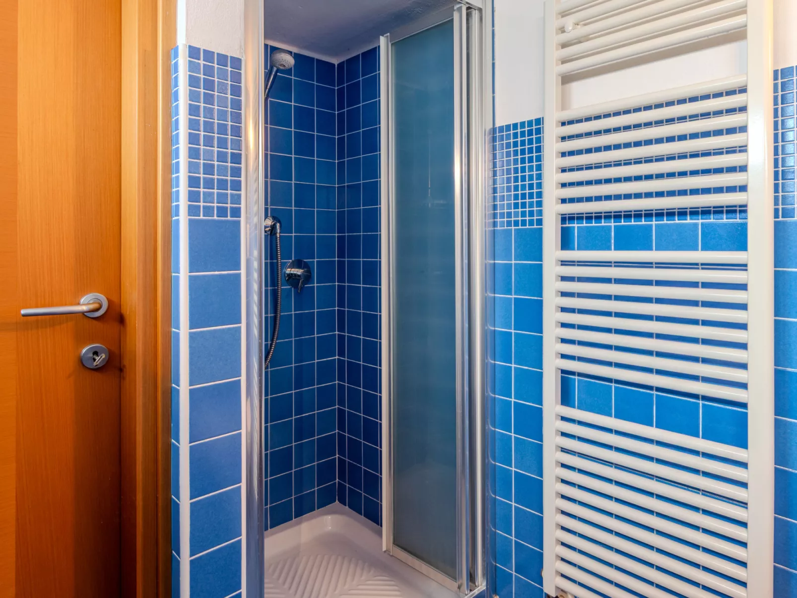 Sona's Lake Home - Binnen