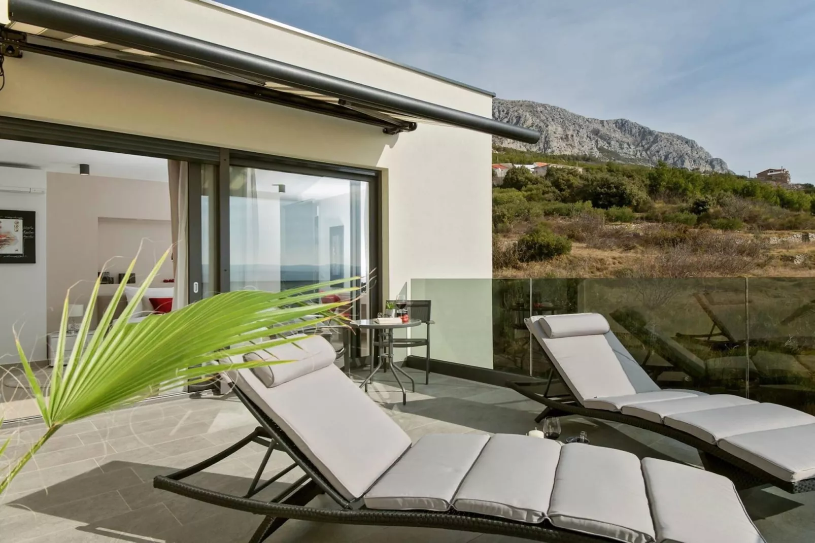 Luxury Villa Happiness Omis with Pool, Gym & Sauna - Terrasbalkon