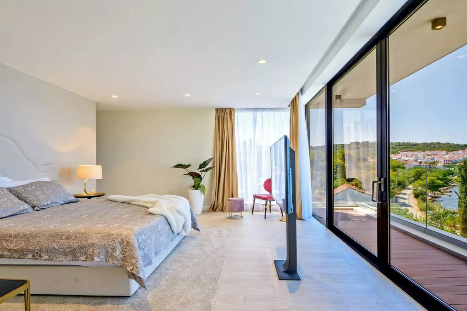 Luxury Seafront Villa Raquel Solta with Pool, Gym - Slaapkamer