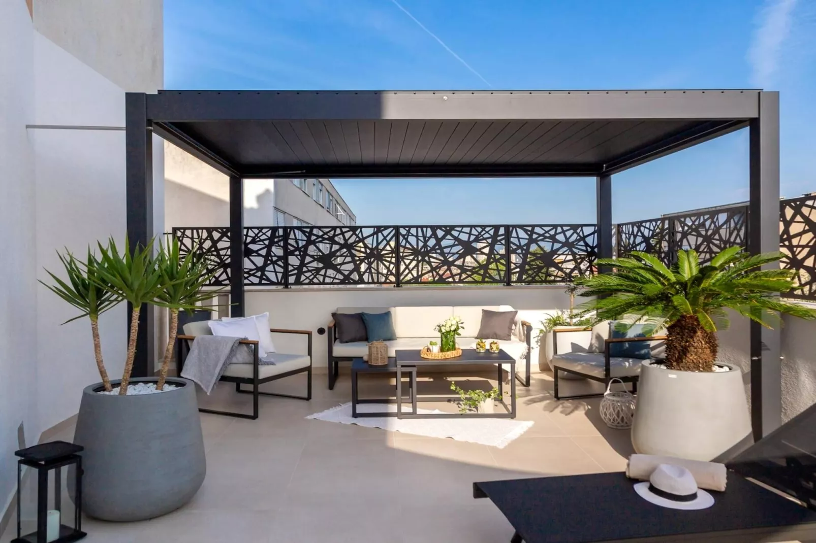 Luxury Apartment Silvery Split with Sauna, Jacuzzi - Terrasbalkon