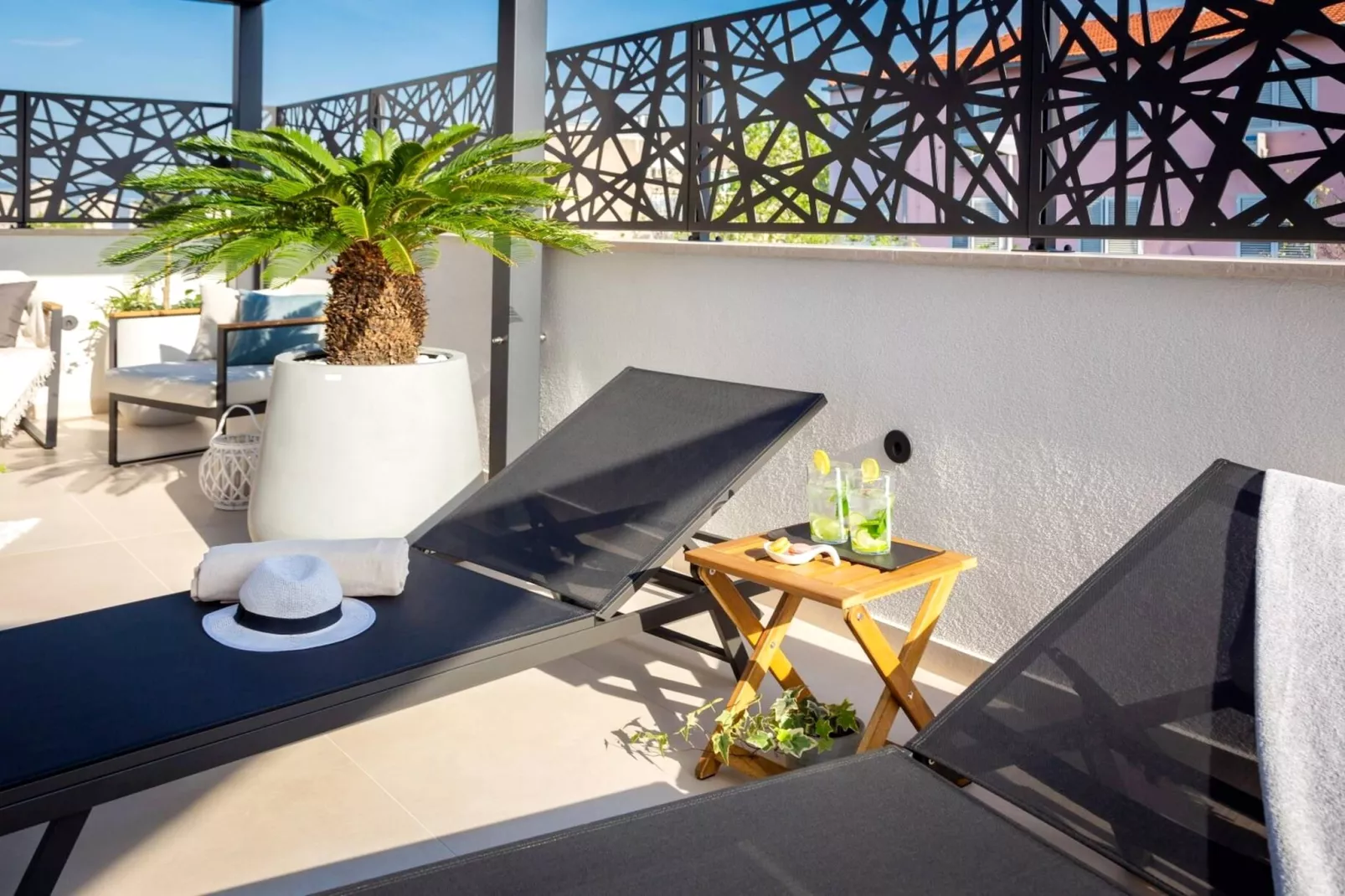 Luxury Apartment Silvery Split with Sauna, Jacuzzi - Terrasbalkon