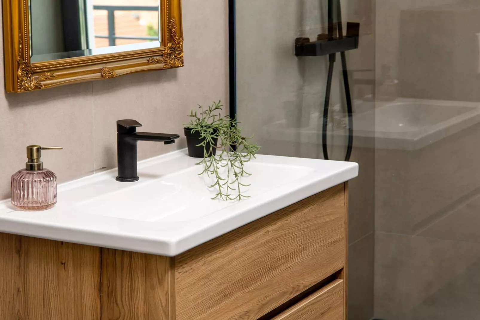 Luxury Villa Soleia Skrip with Private Pool - Badkamer