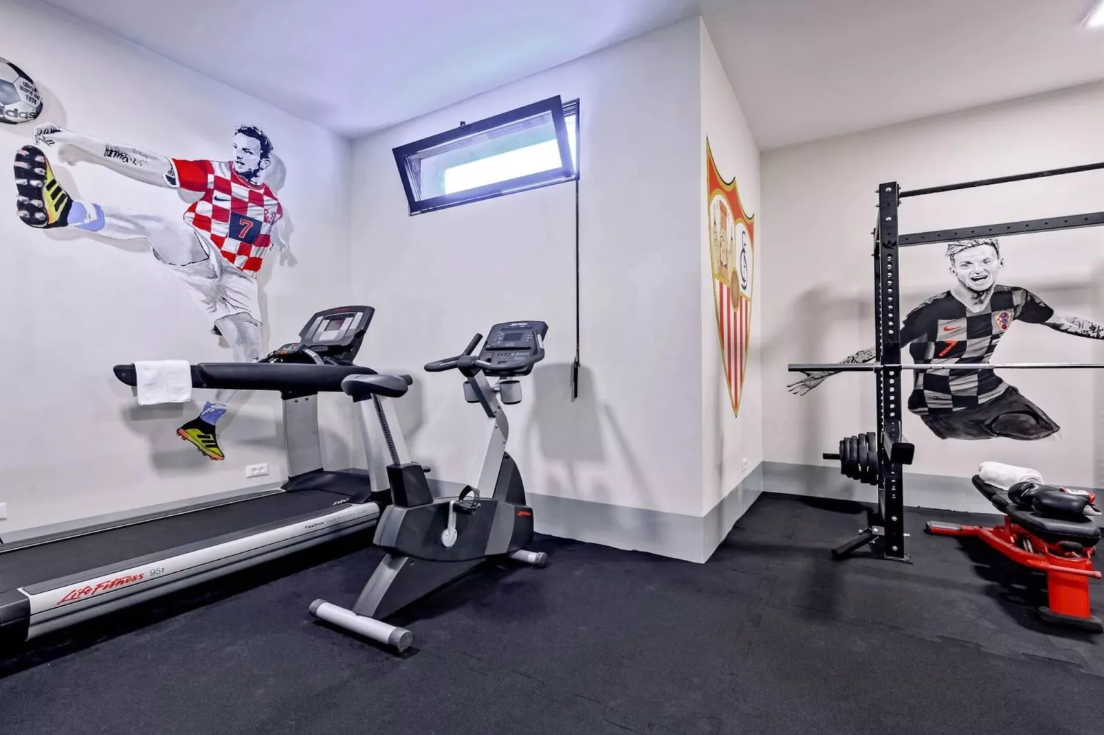 Luxury Seafront Villa Raquel Solta with Pool, Gym - Faciliteiten