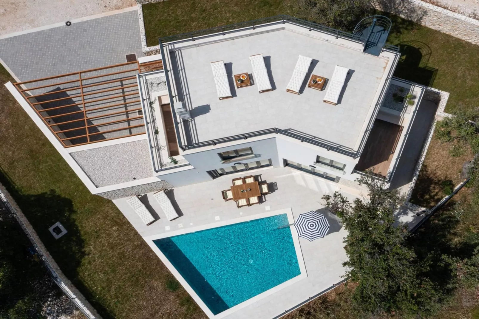 Luxury Villa Soleia Skrip with Private Pool - Uitzicht zomer