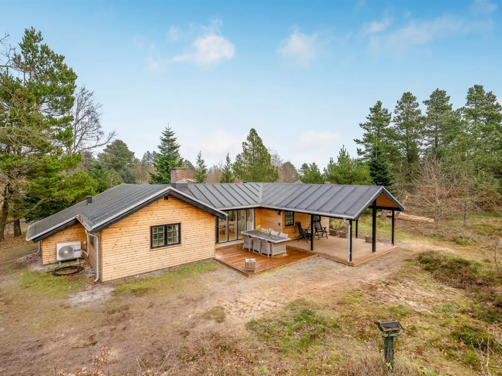 "Anu" - 2km to the fjord