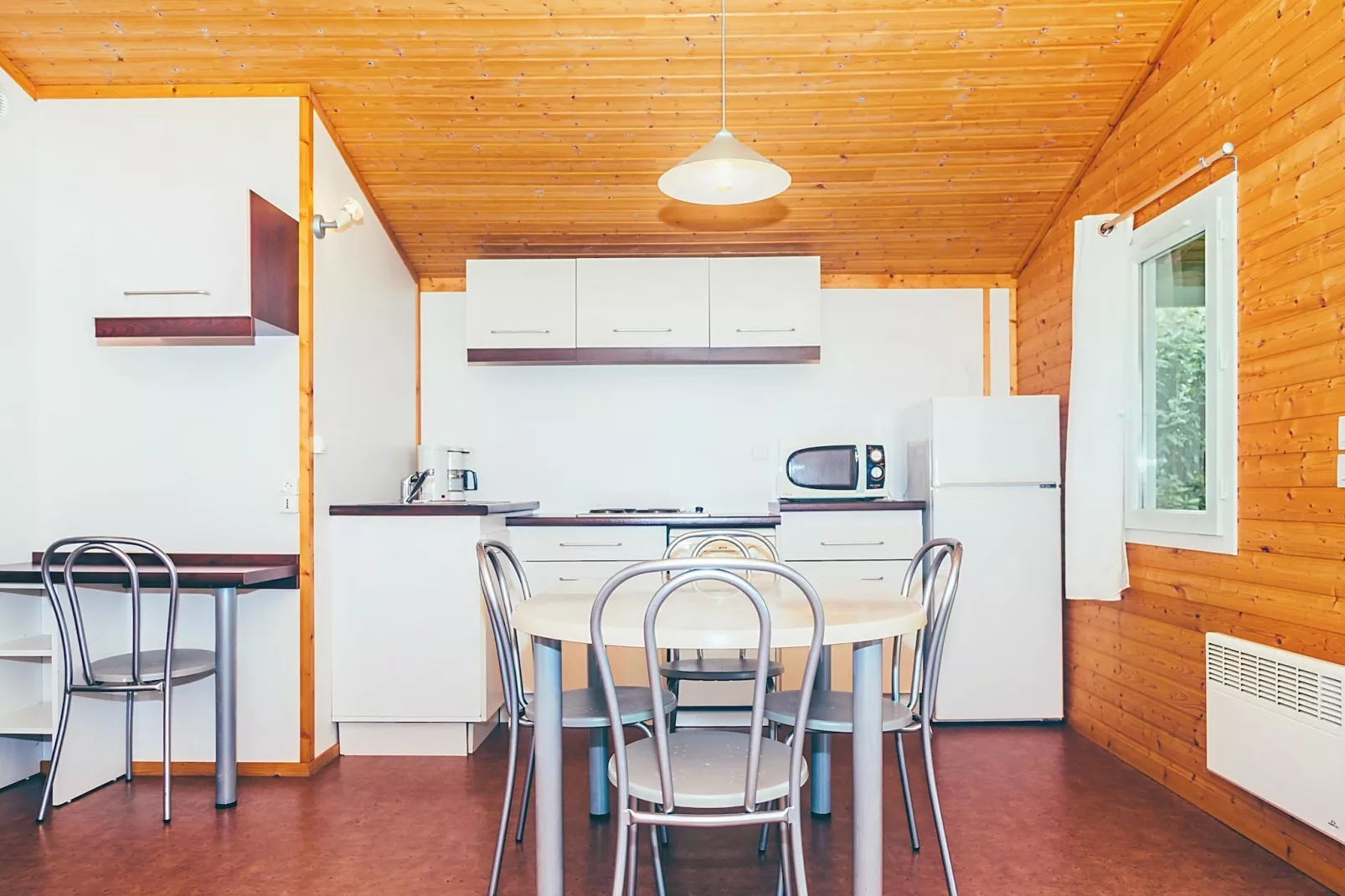 Hameaux des Lacs Two-Bedroom Cottage for 6 people