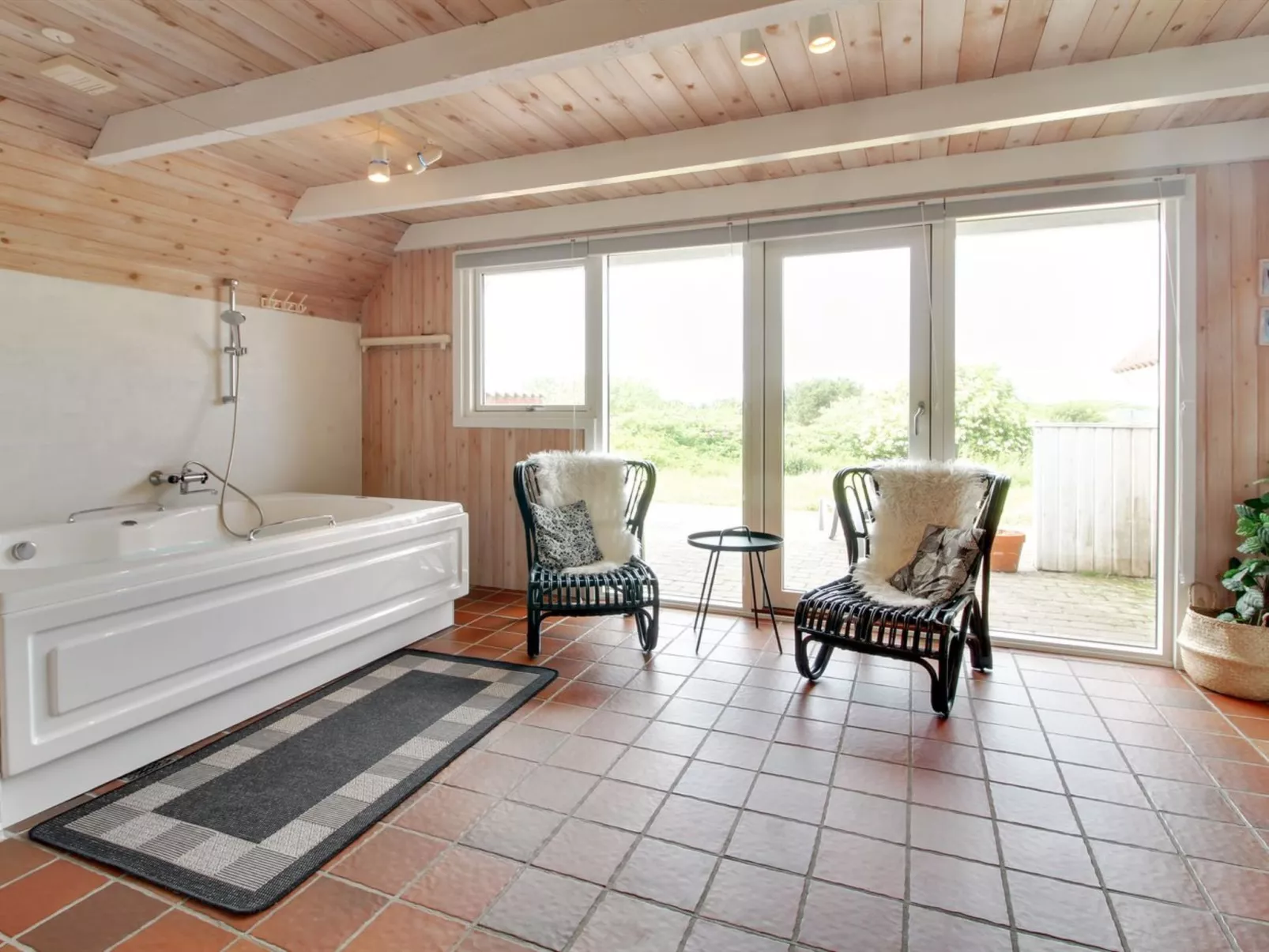 "Sys" - 500m from the sea