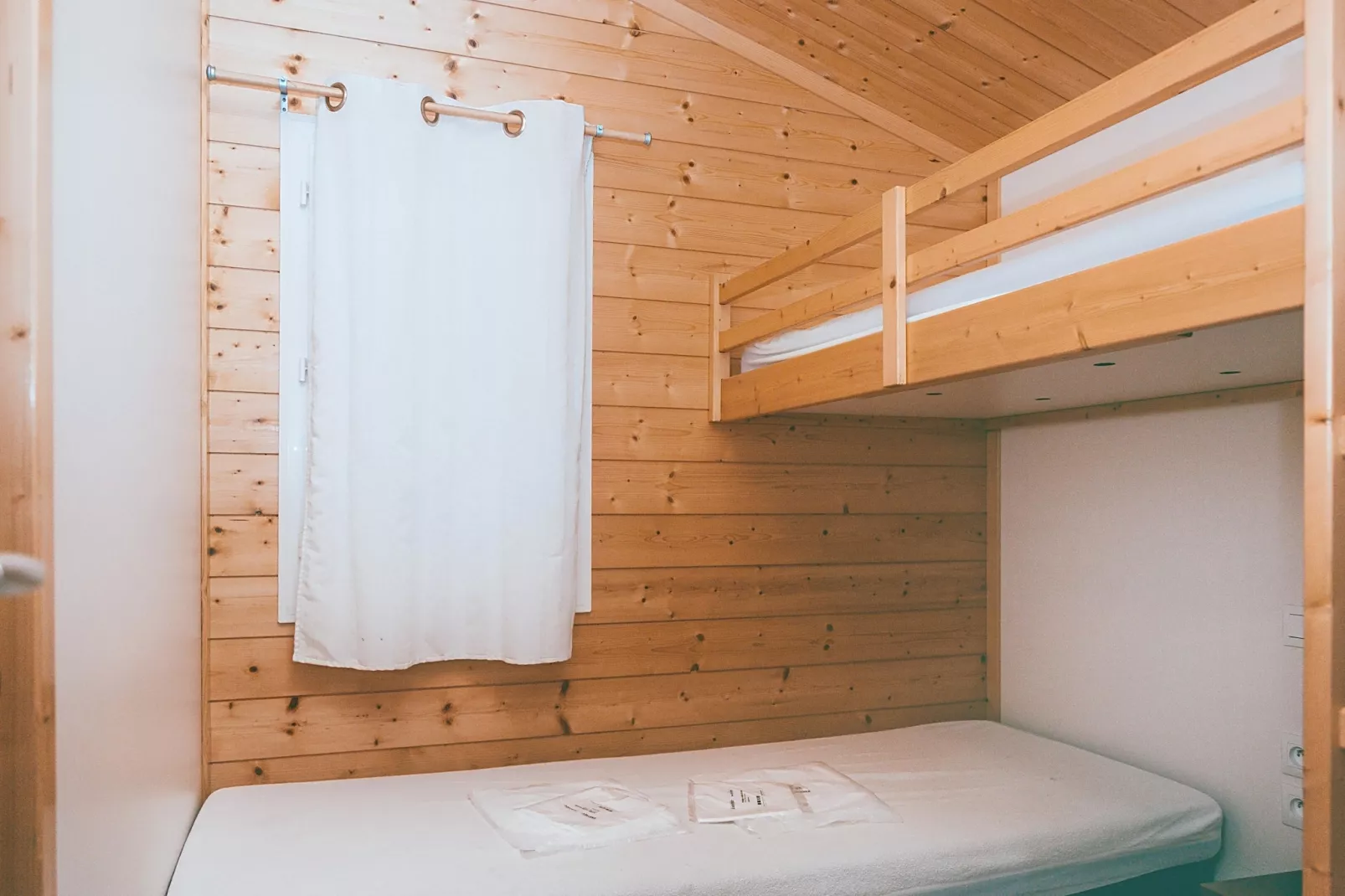 Hameaux des Lacs Two-Bedroom Cottage for 6 people