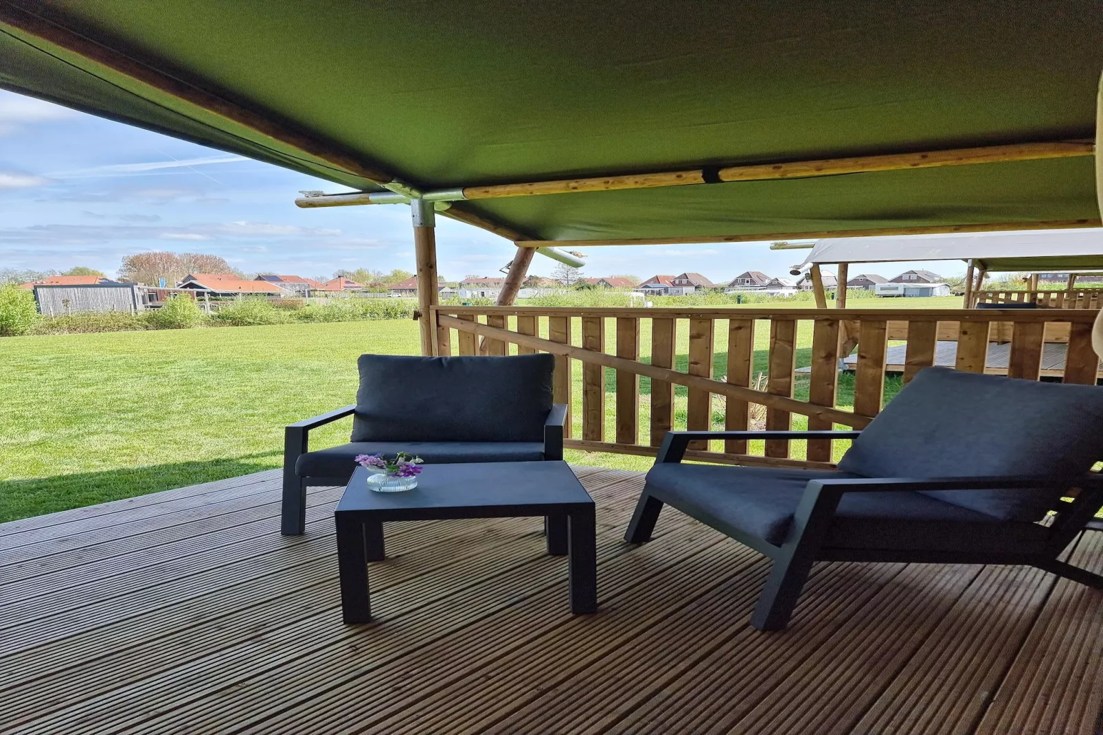 Luxe glamping met badkamer 2 - Terrasbalkon