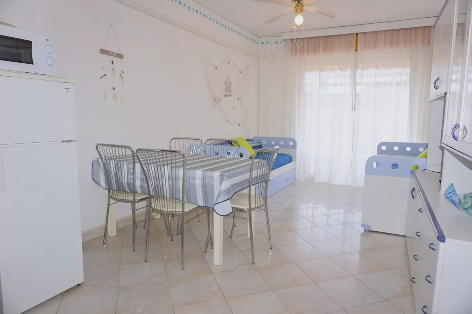 Holiday 18A - Eetkamer