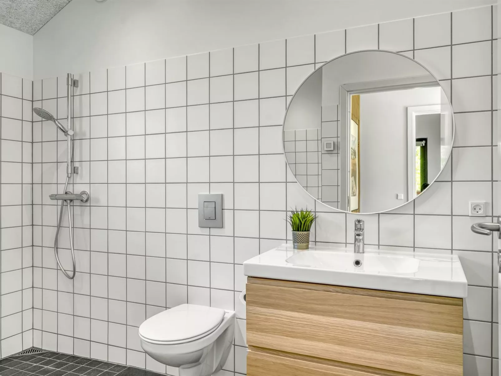 "Alfrede" -  from the sea - Binnen