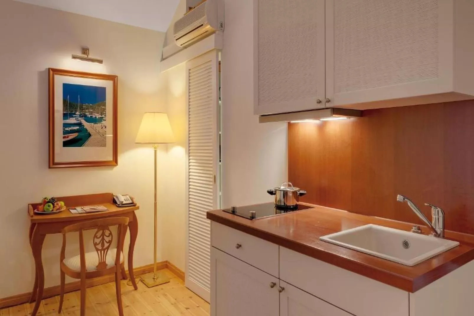 Apartment with Balcony - Keuken