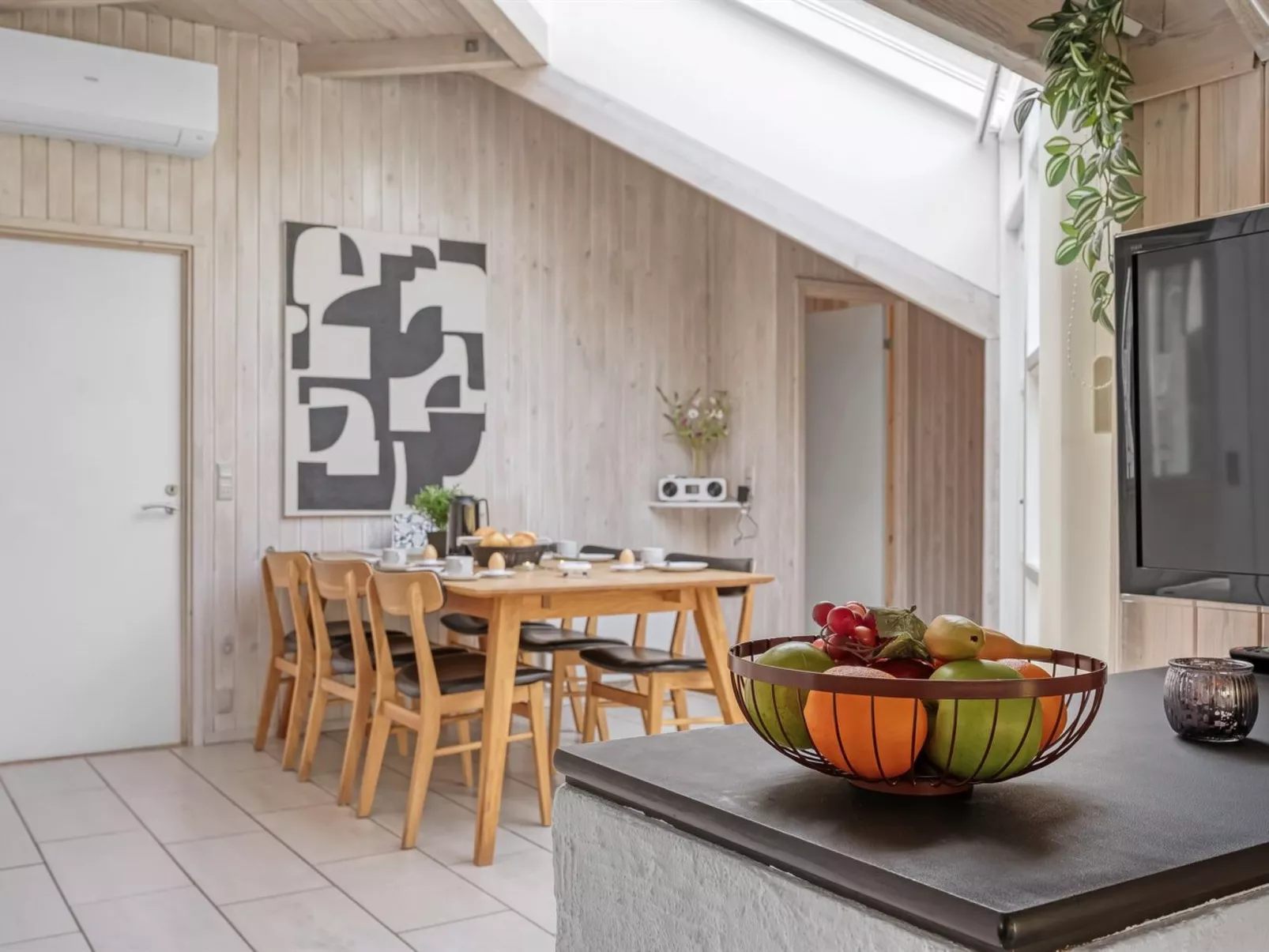 "Kenny" - 1.2km from the sea - Binnen