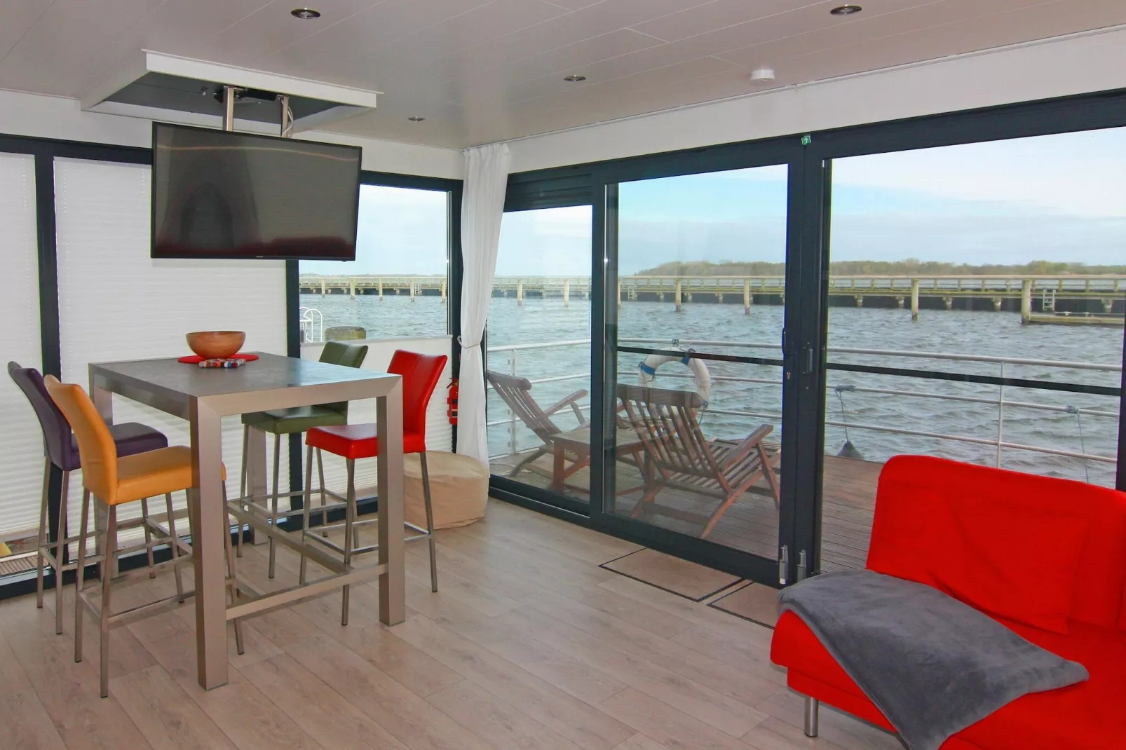 Houseboat Floating Houses Blue Active, Ribnitz-Damgarten-Blue Active - Eetkamer