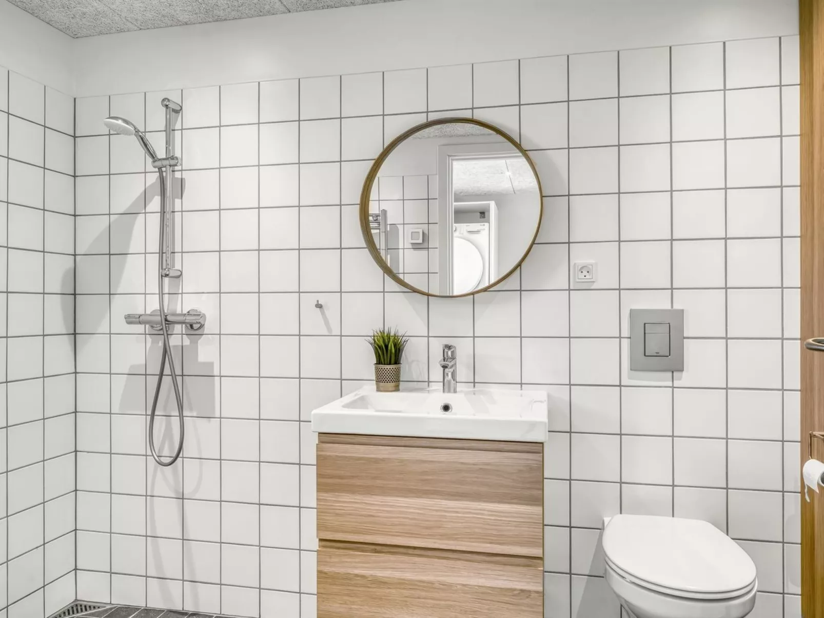 "Alfrede" -  from the sea - Binnen