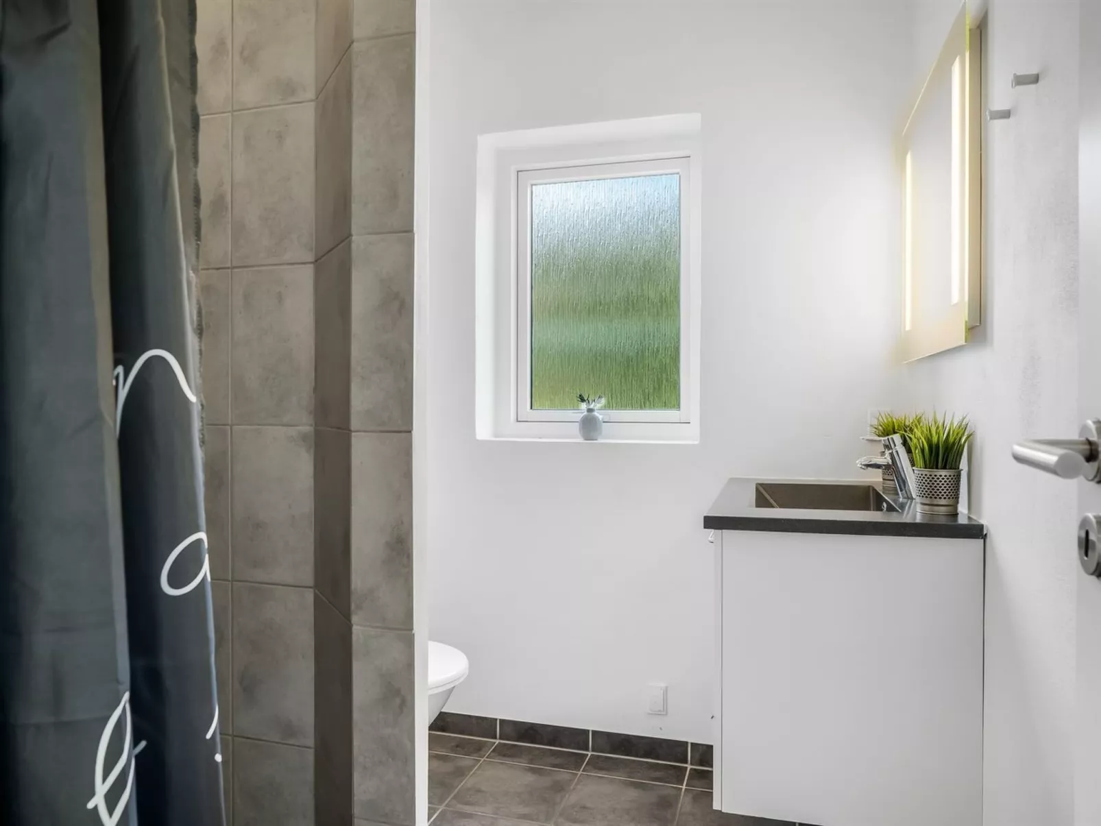 "Eloise" - 50m to the fjord - Binnen