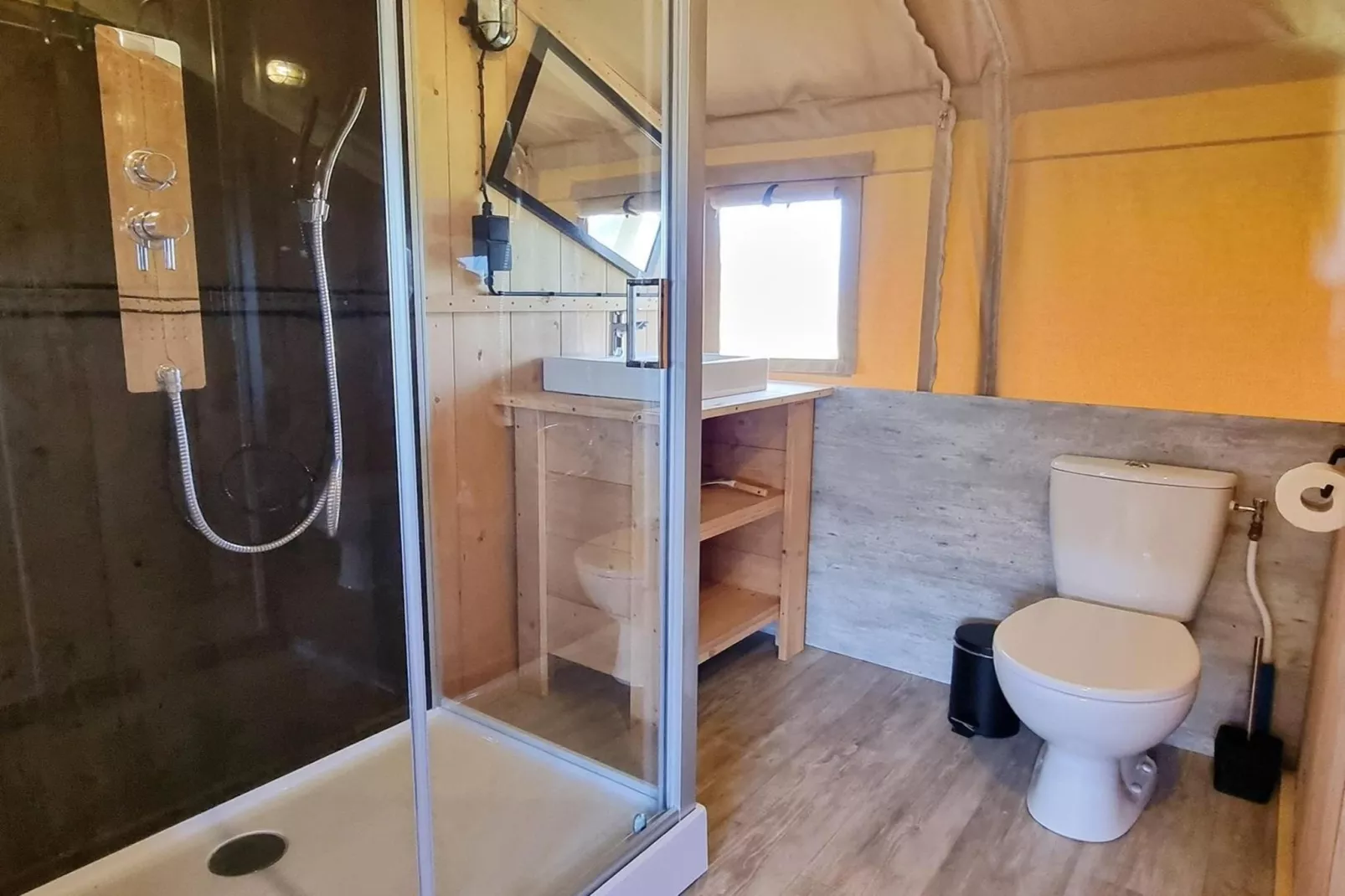 Luxe glamping met badkamer 1 - Badkamer