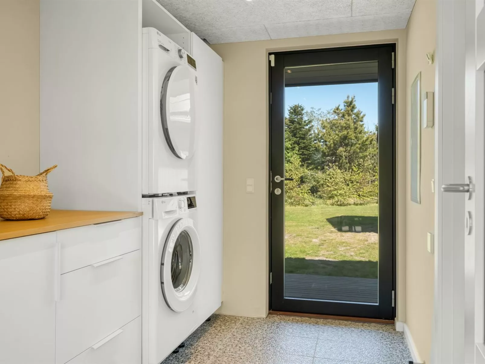 "Alfrede" -  from the sea - Binnen