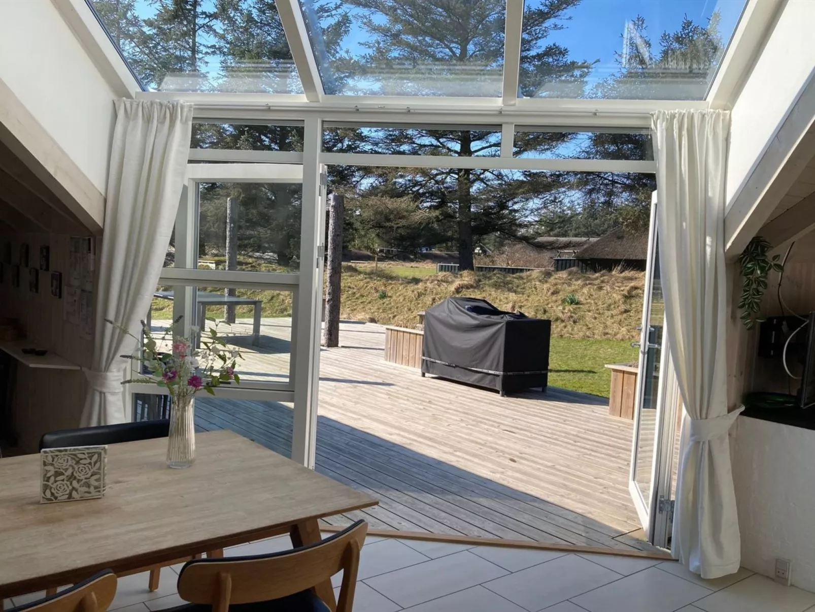 "Kenny" - 1.2km from the sea - Binnen