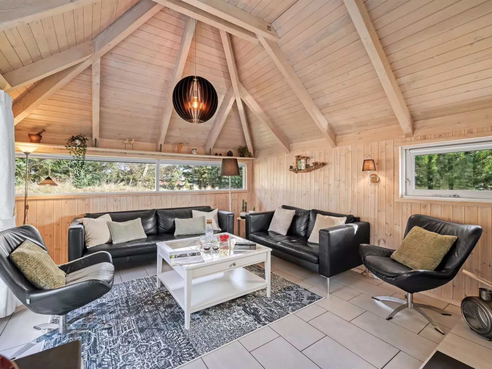 "Kenny" - 1.2km from the sea - Binnen