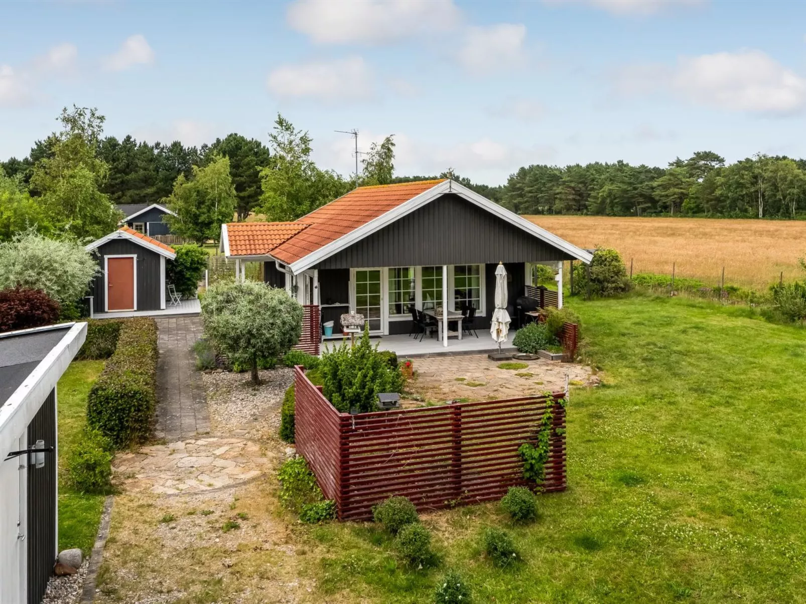 "Thine" - 800m from the sea - Buiten