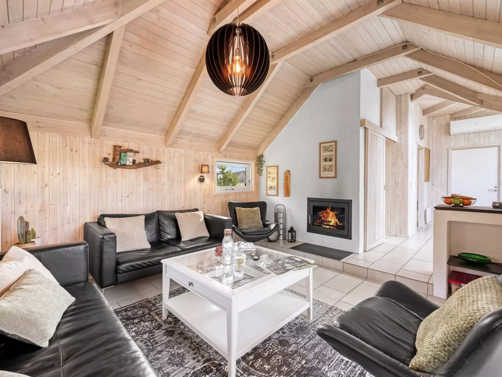 "Kenny" - 1.2km from the sea - Binnen