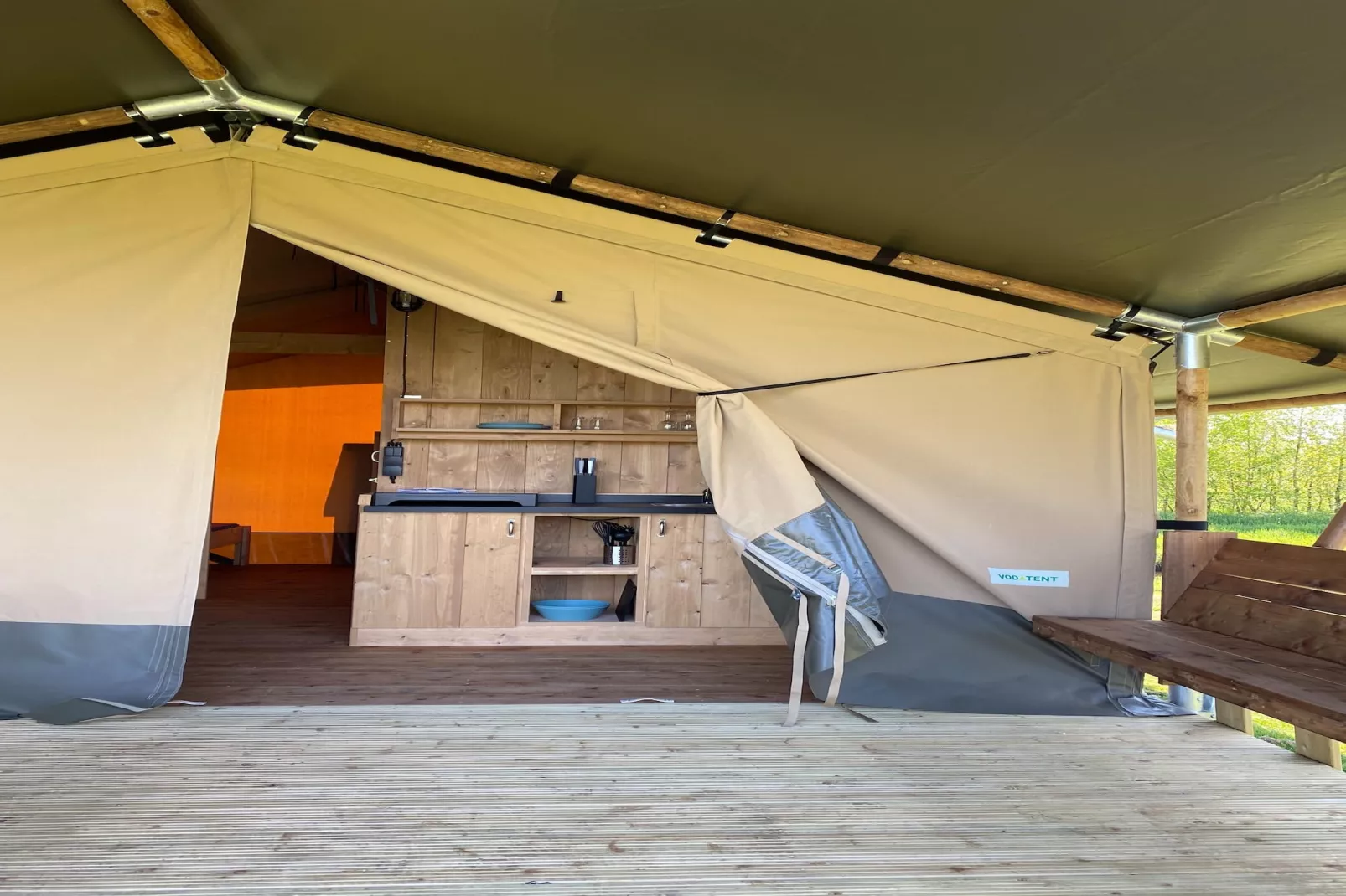 Luxe glamping met badkamer 2 - Terrasbalkon