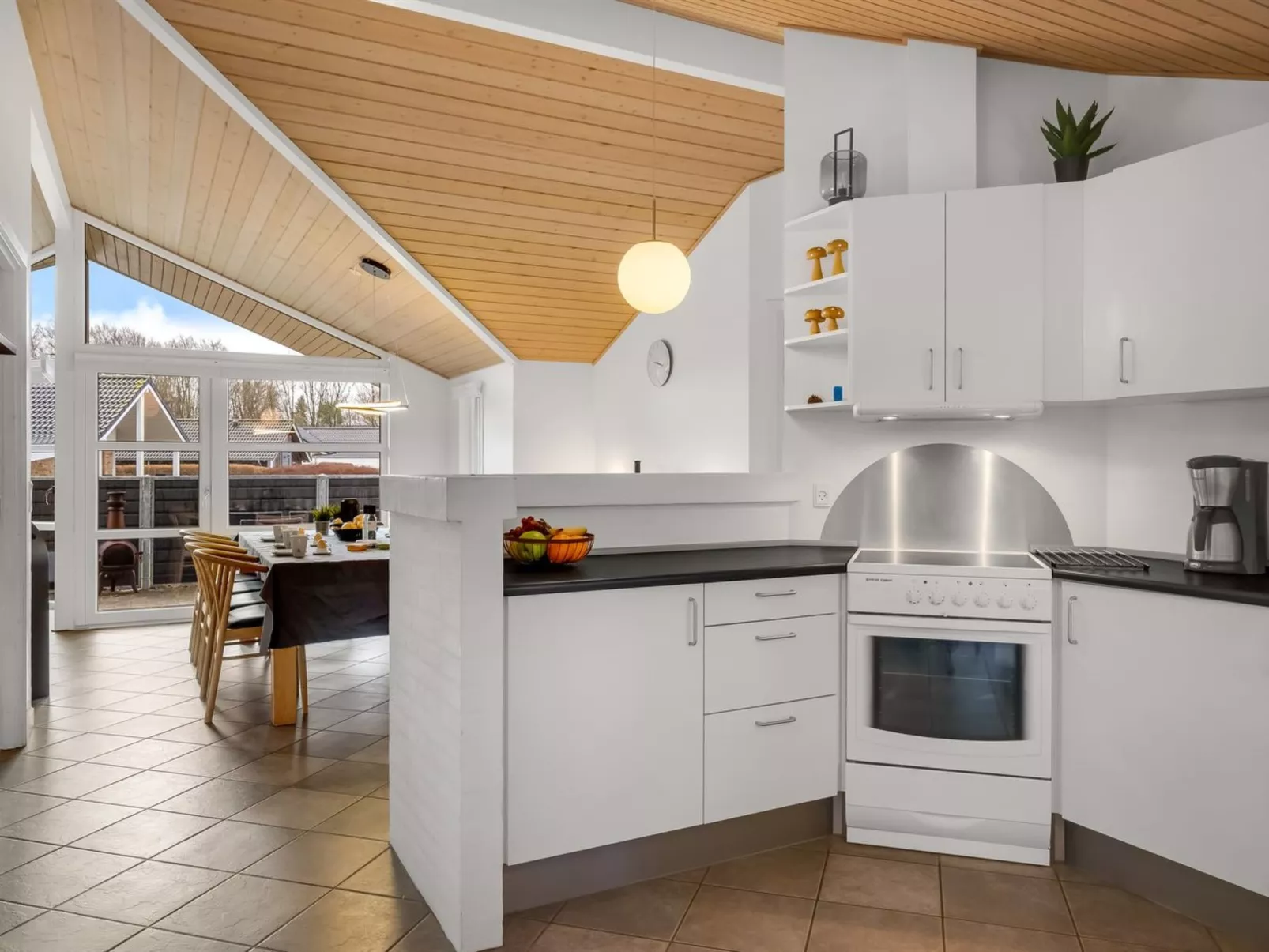 "Erikka" - 40km from the sea - Binnen