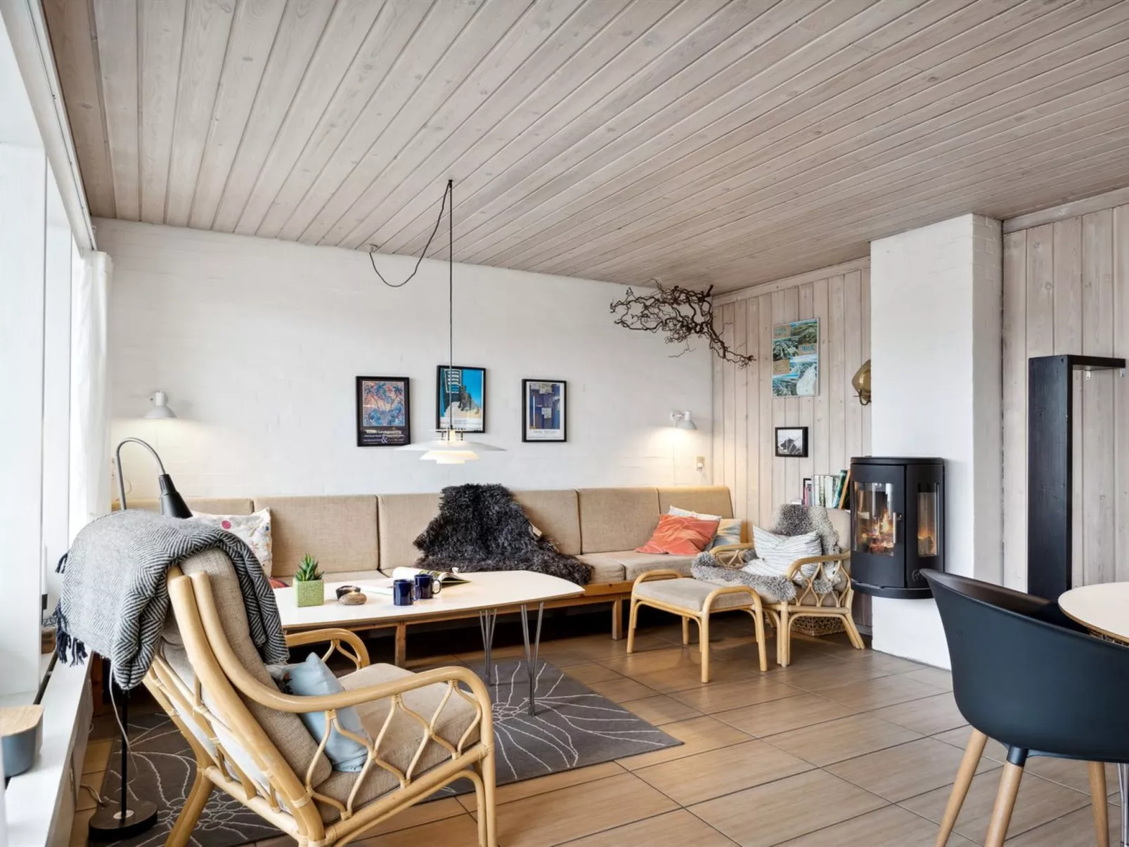 "Eljene" - 700m from the sea - Binnen