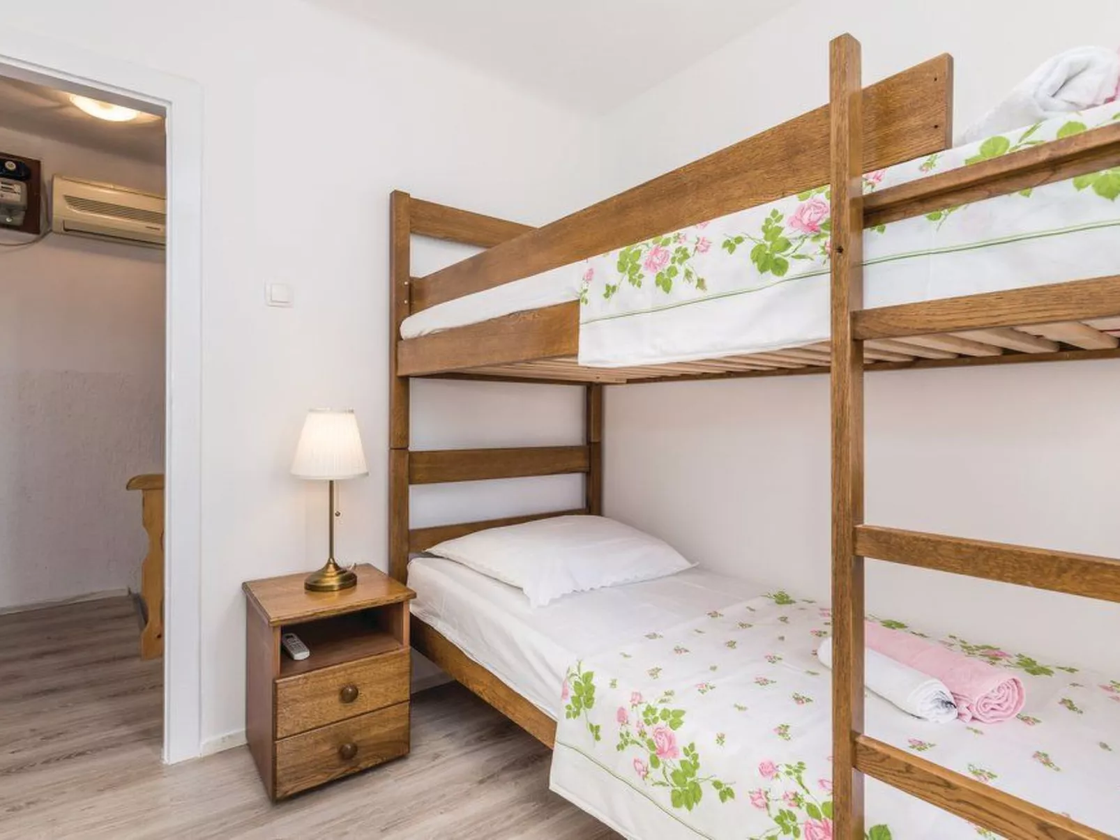 Für 6 Personen in Supetarska Draga - Image-tags.info