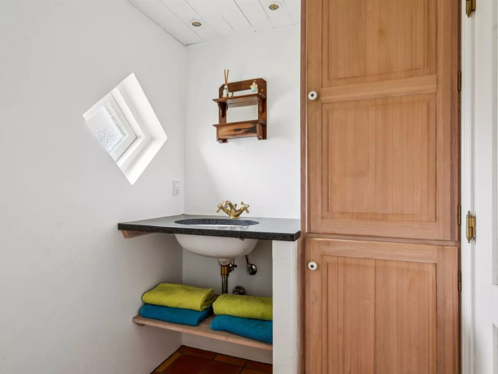 "Jule" - 1.5km from the sea - Binnen