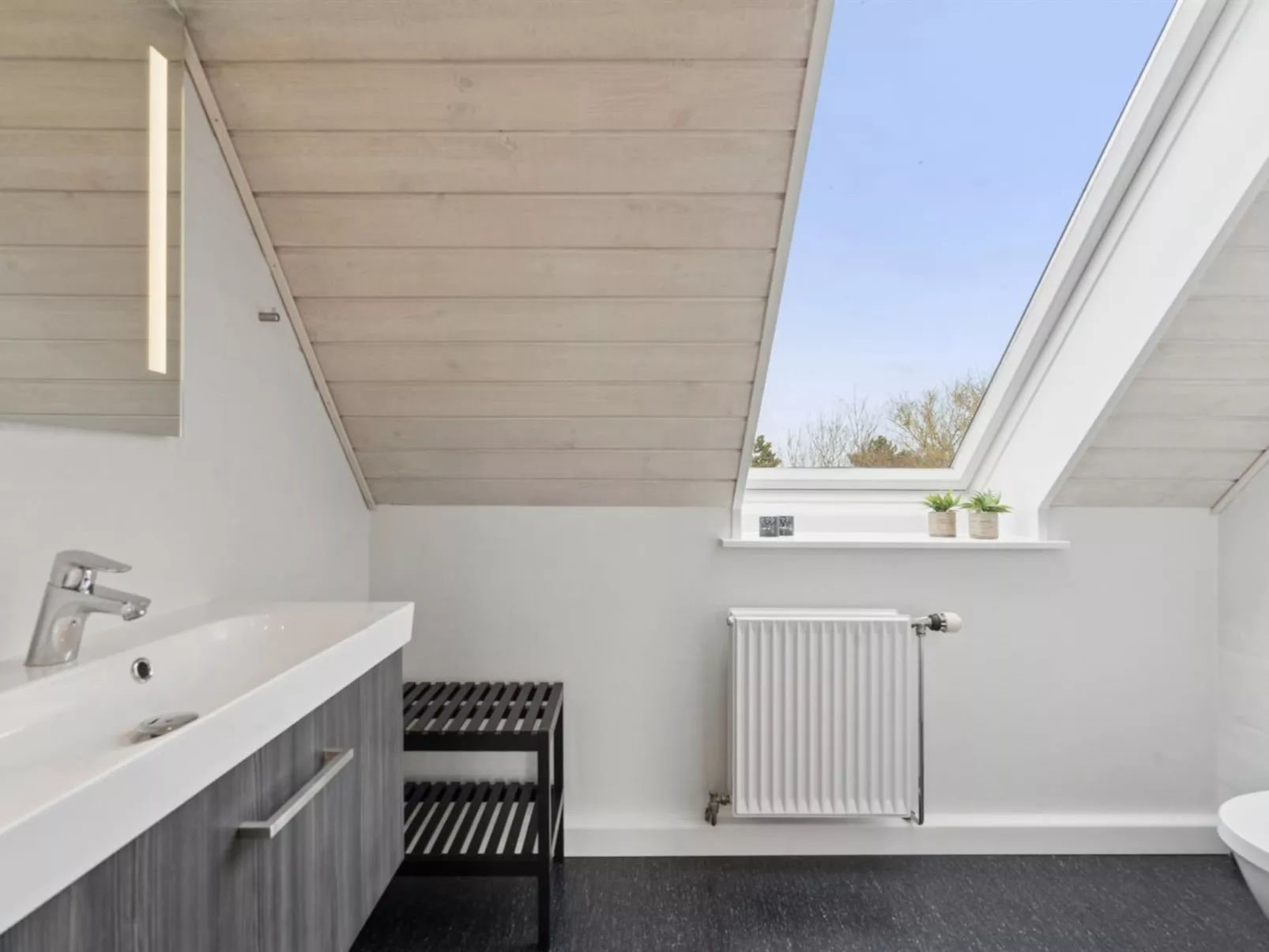 "Cyrill" - 2km from the sea - Binnen