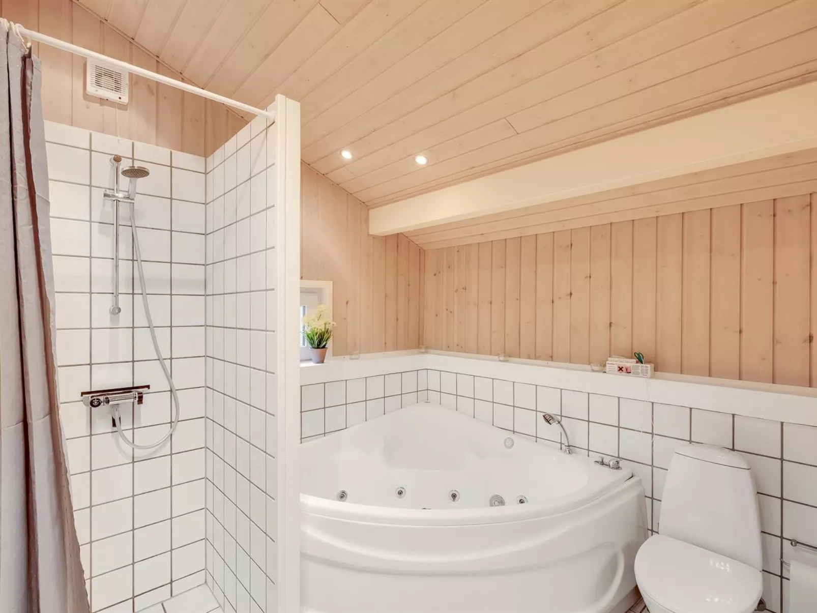 "Aswaldi" - 1.5km from the sea - Binnen