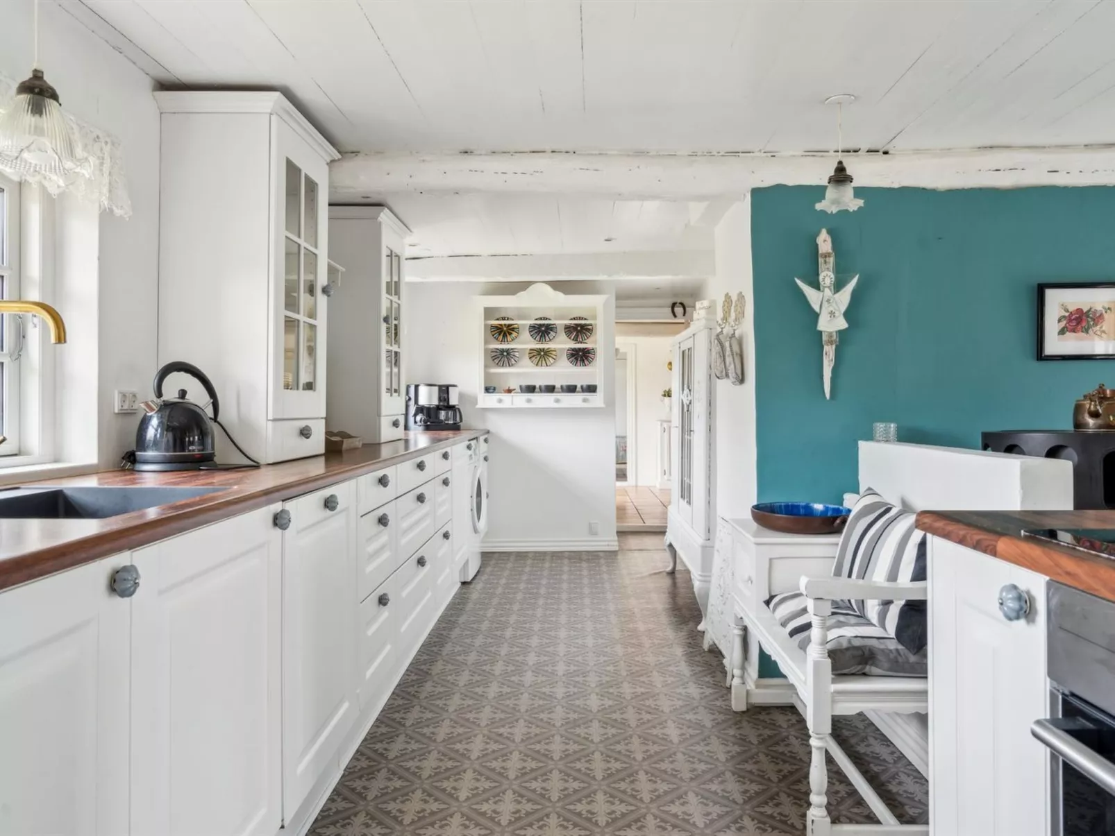 "Jule" - 1.5km from the sea - Binnen