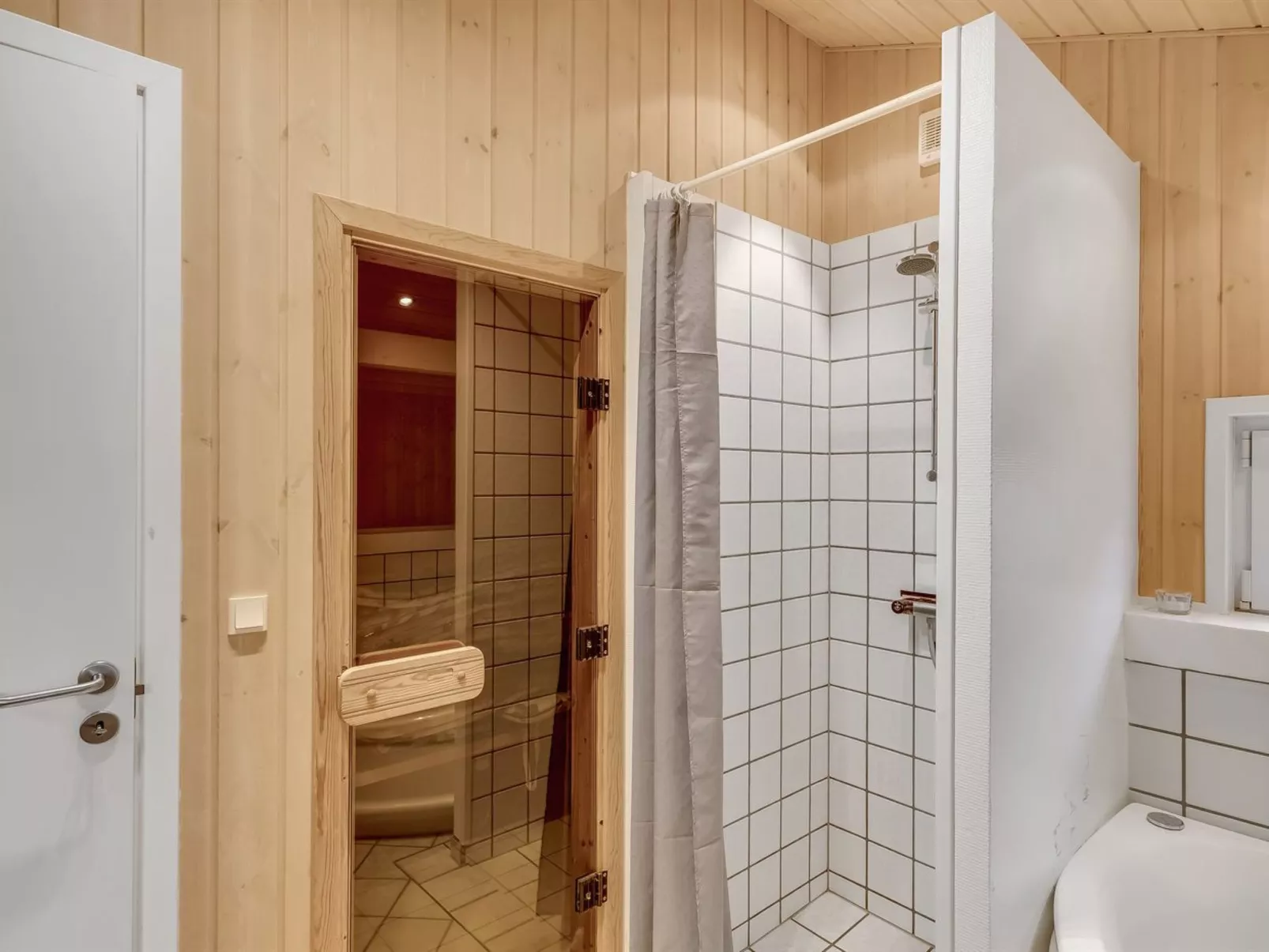 "Aswaldi" - 1.5km from the sea - Binnen