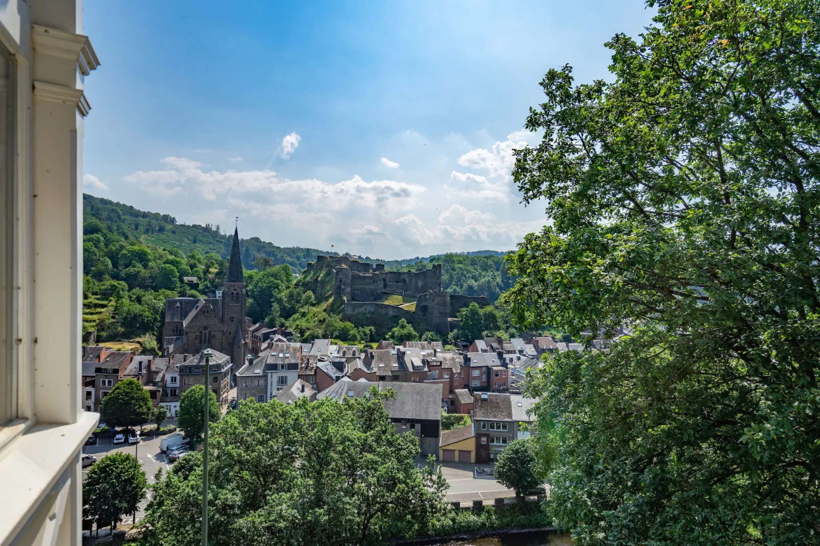 Chateau Constance volledig - Uitzicht zomer