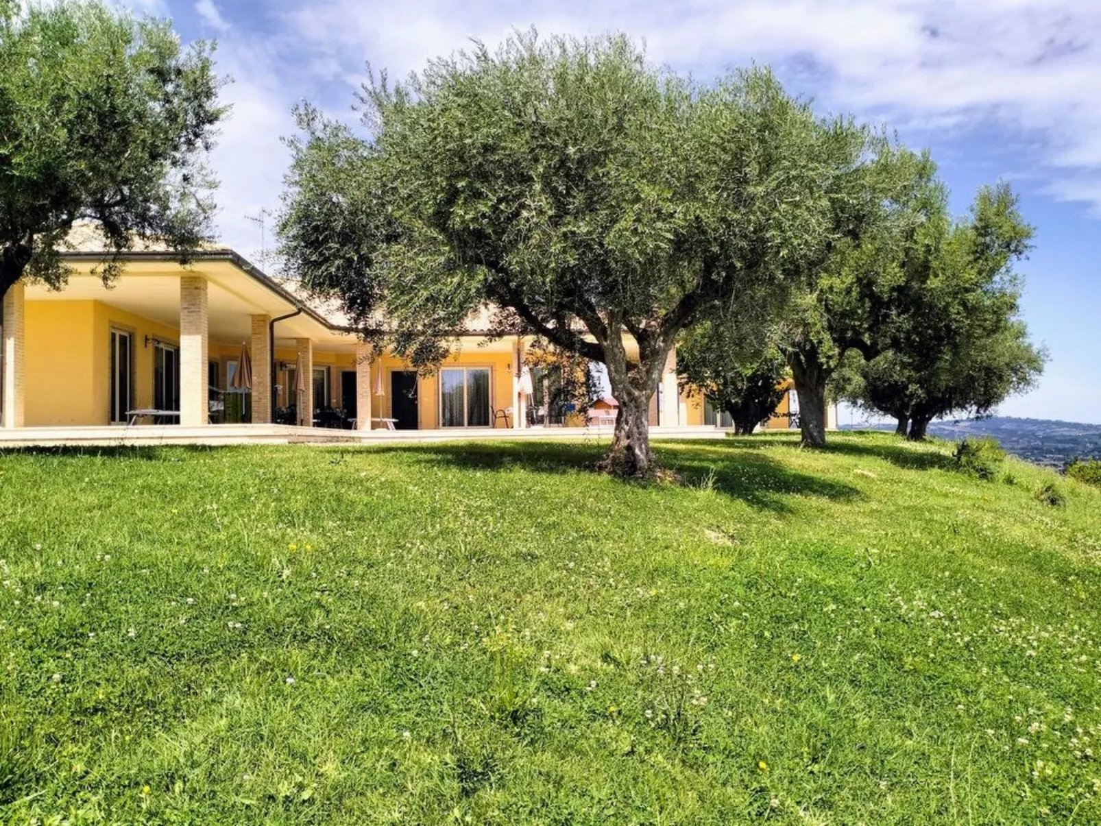 Schoene Appartment mit panoramische Blick