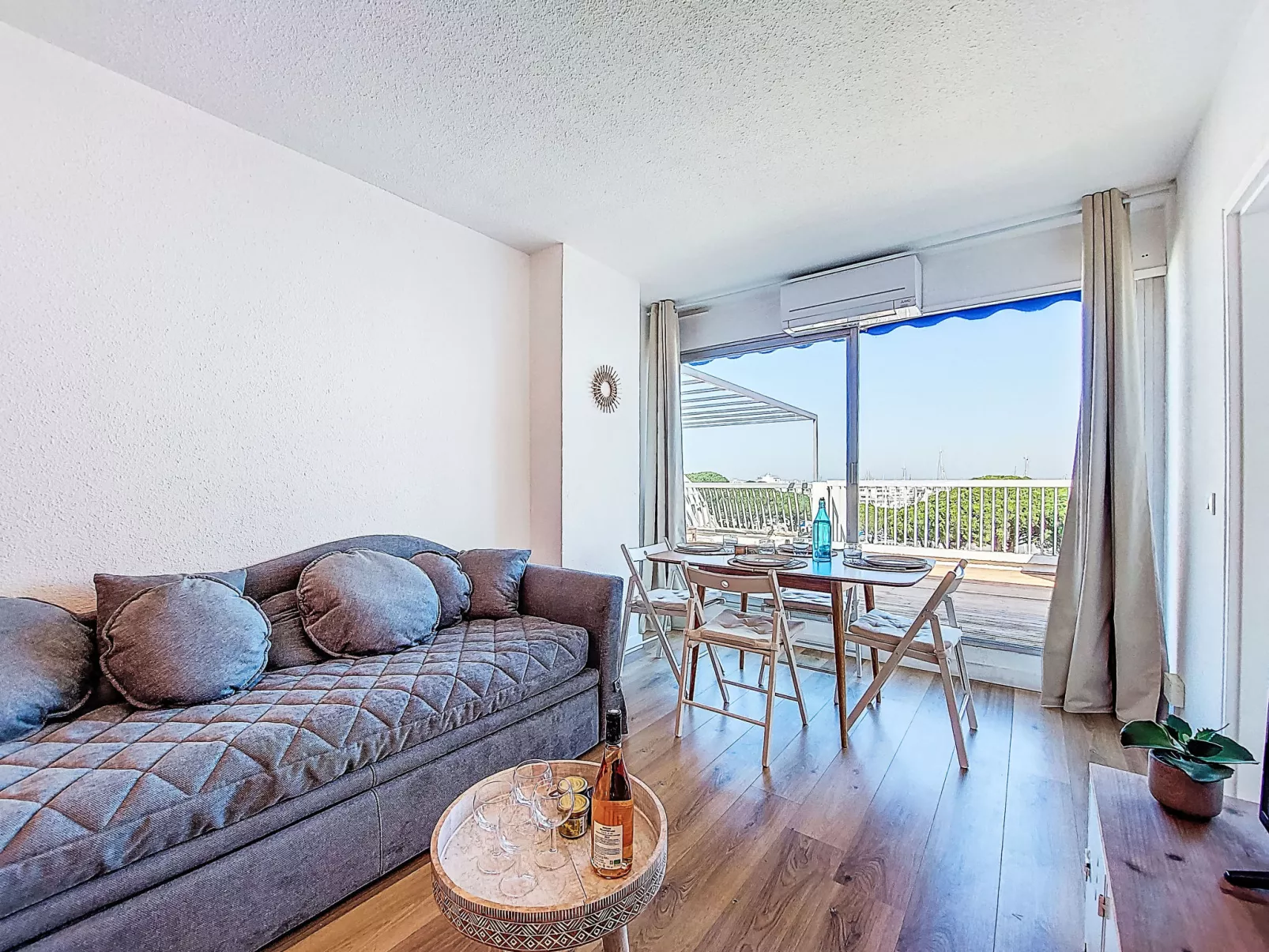 La Croisière - Binnen