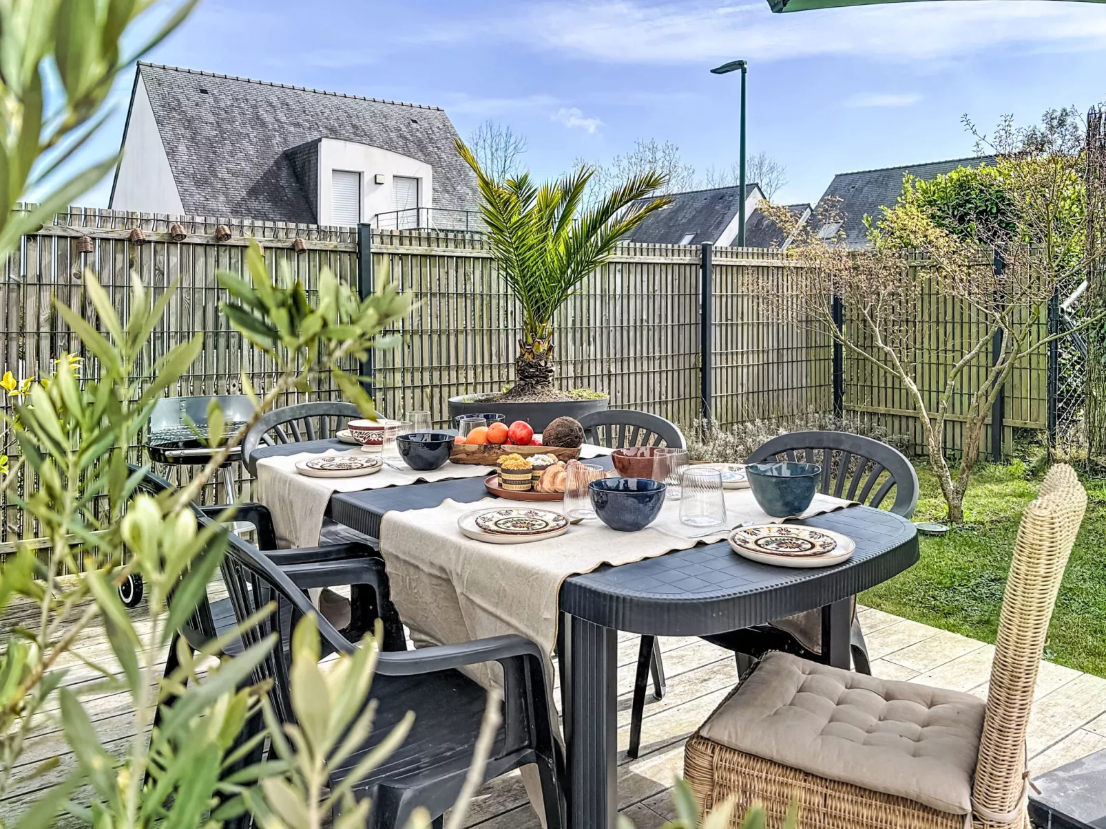 Maison Des Lupins - Buiten