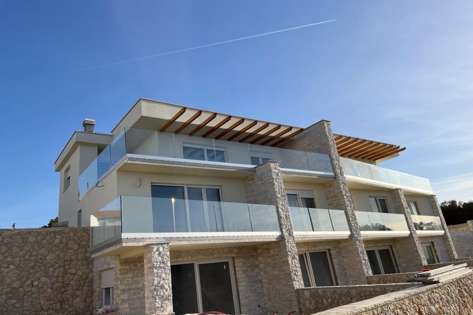 Apartment Mariner 2 with heated pool - Buitenkant zomer