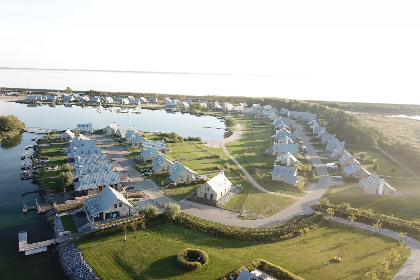 Resort Waterrijk Oesterdam 16 - Buitenkant zomer