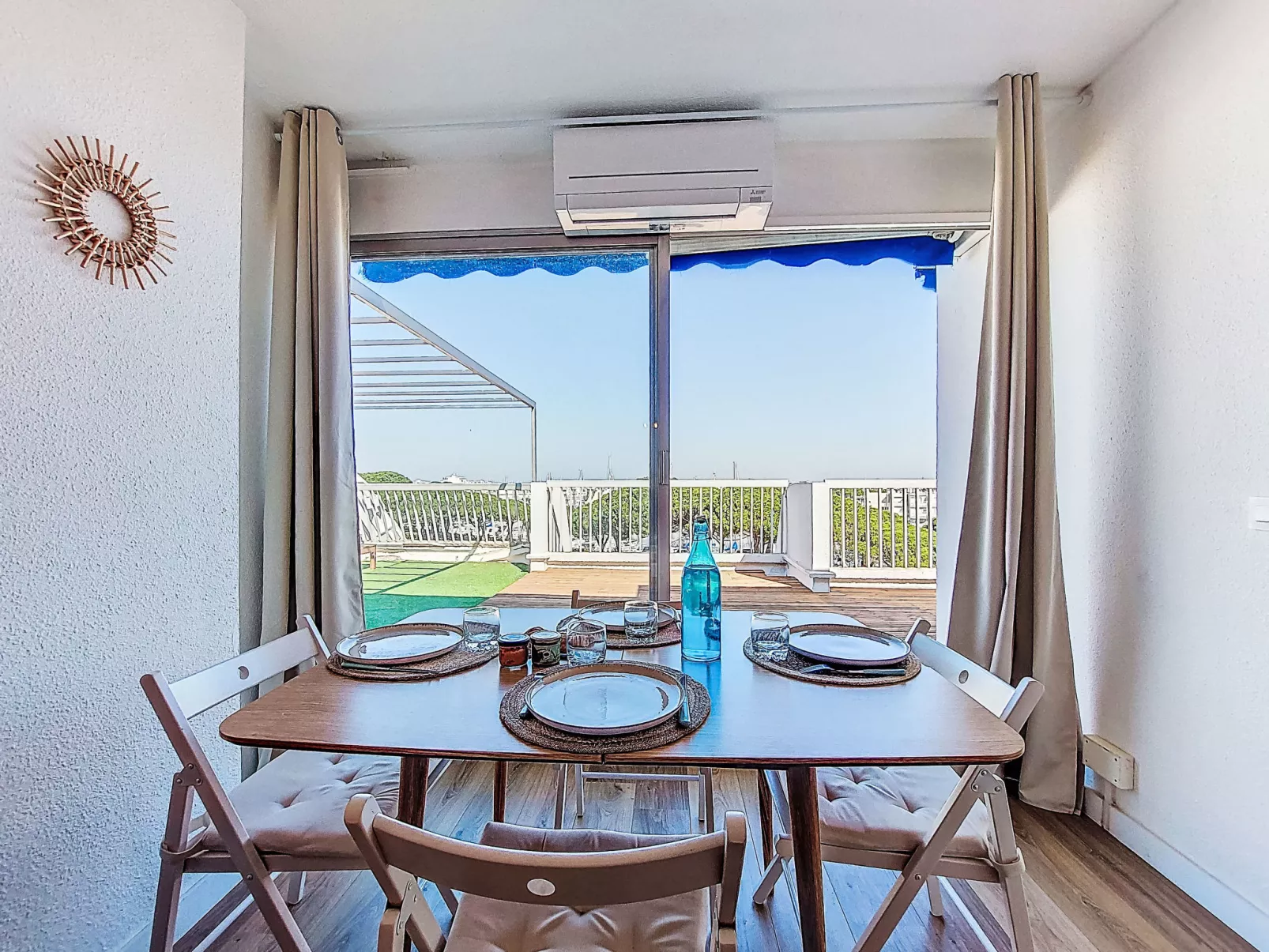 La Croisière - Binnen